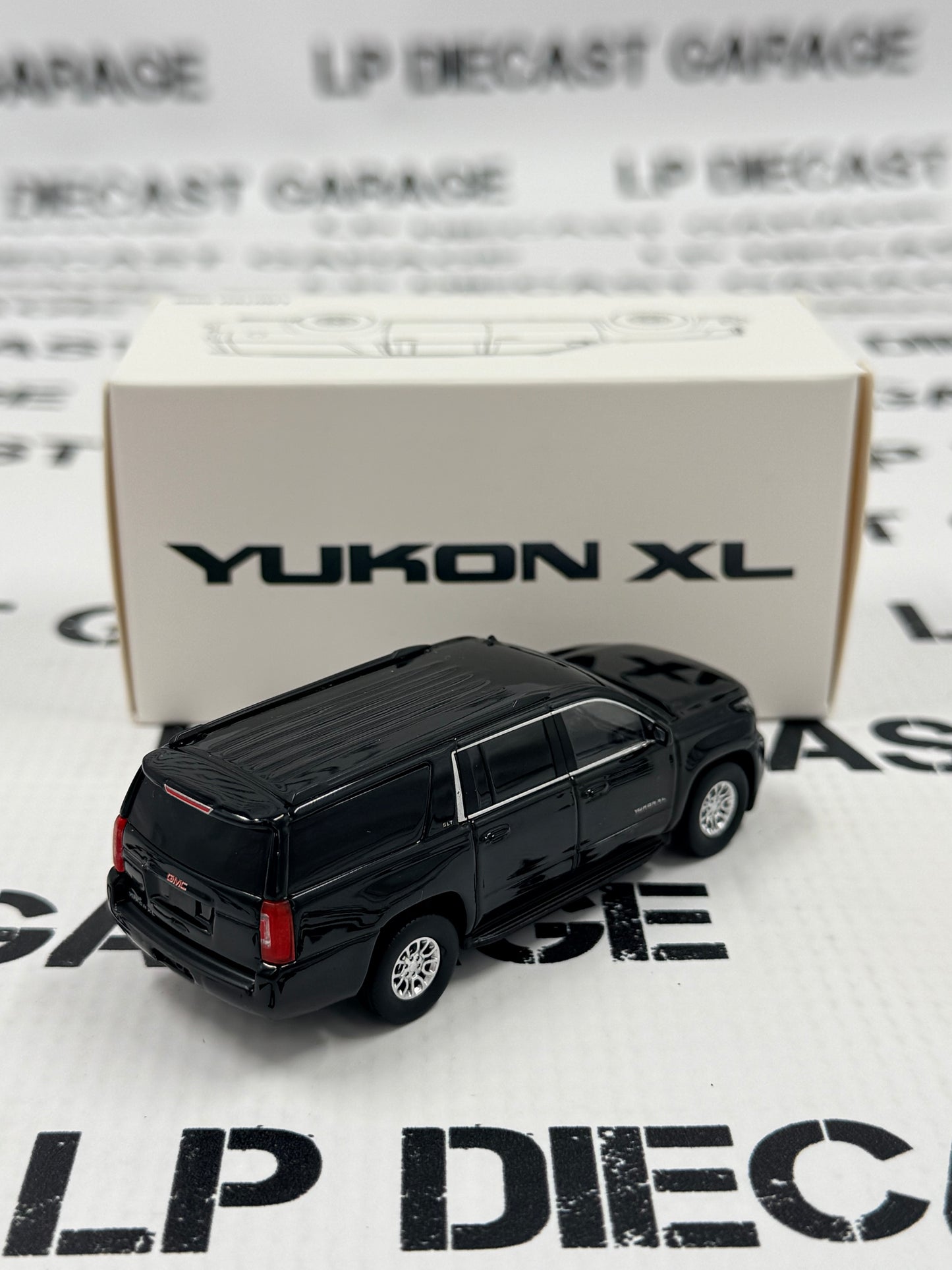 MODEL TRUCK 2015 GMC Yukon XL Black 1:64 Diecast SUV