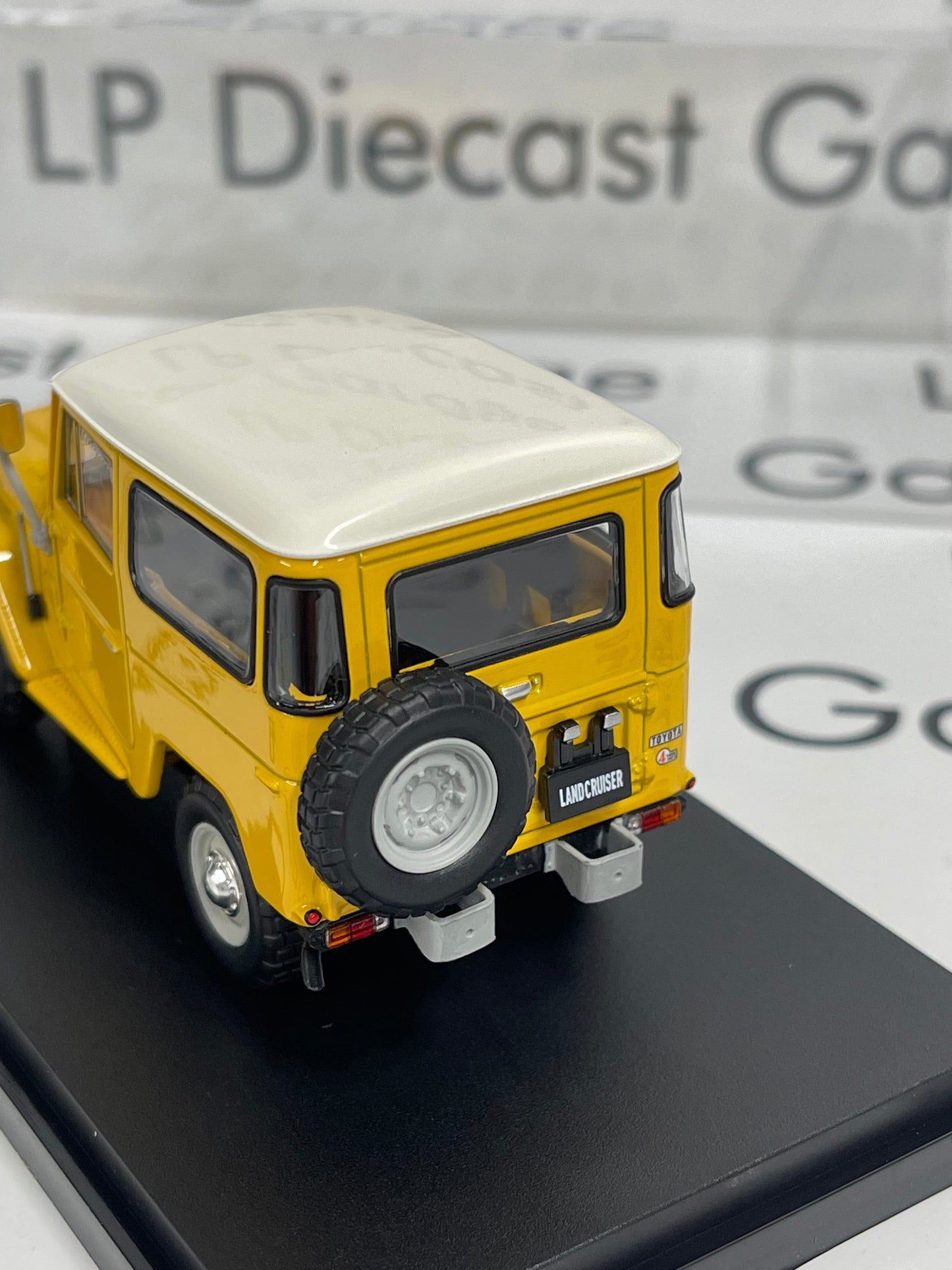 EDICOLA 1974 Toyota Land Cruiser FJ40V Yellow 1:43 Diecast Japan Collection