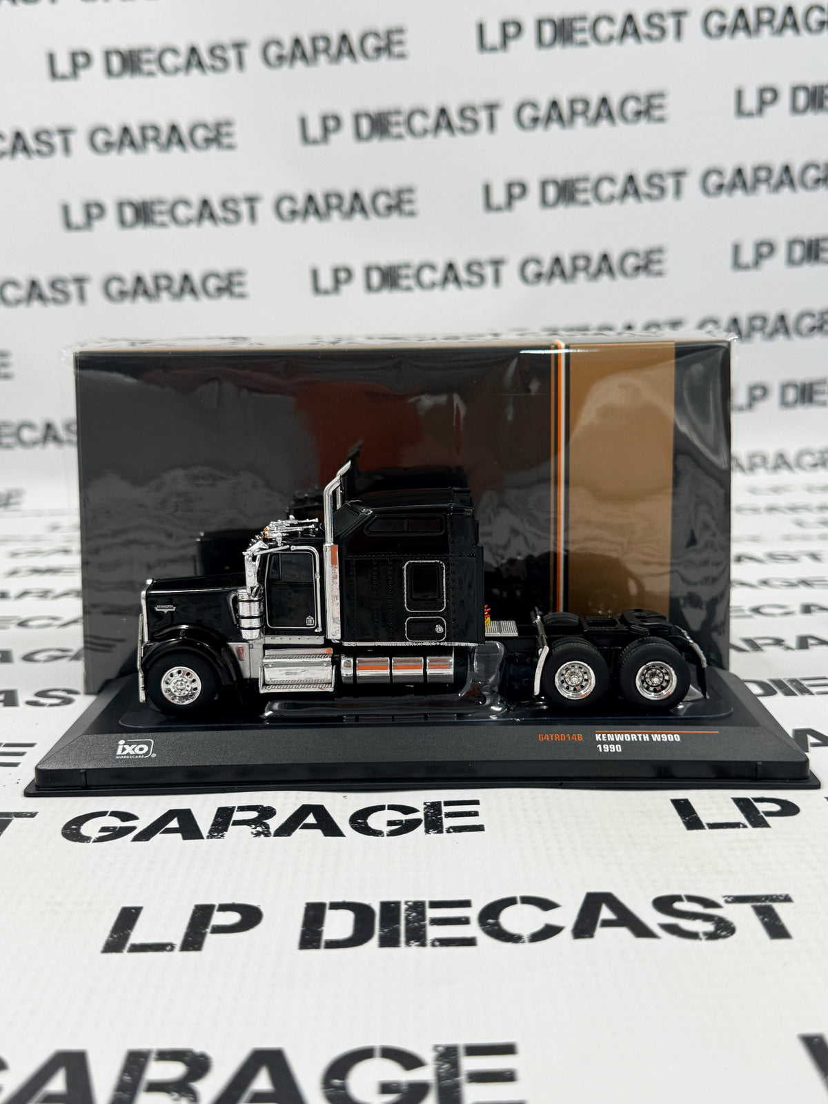 IXO Models 1990 Kenworth W900 Black Semi Truck 1:64 Diecast