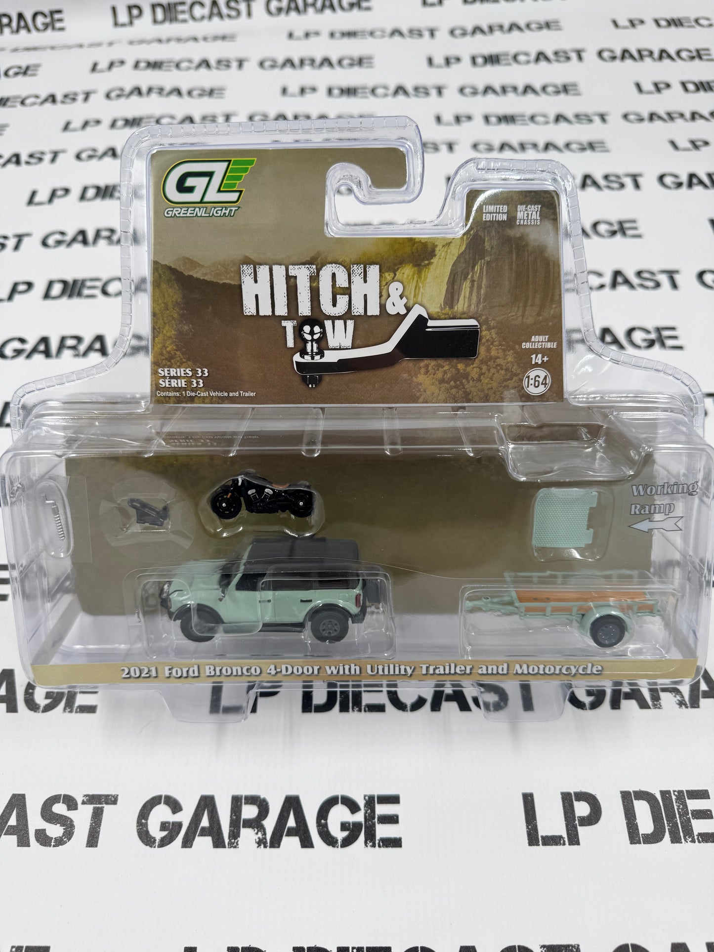 GREENLIGHT 2021 Ford Bronco w/ Trailer & Motorcycle Cactus Grey 1:64 Diecast Hitch & Tow