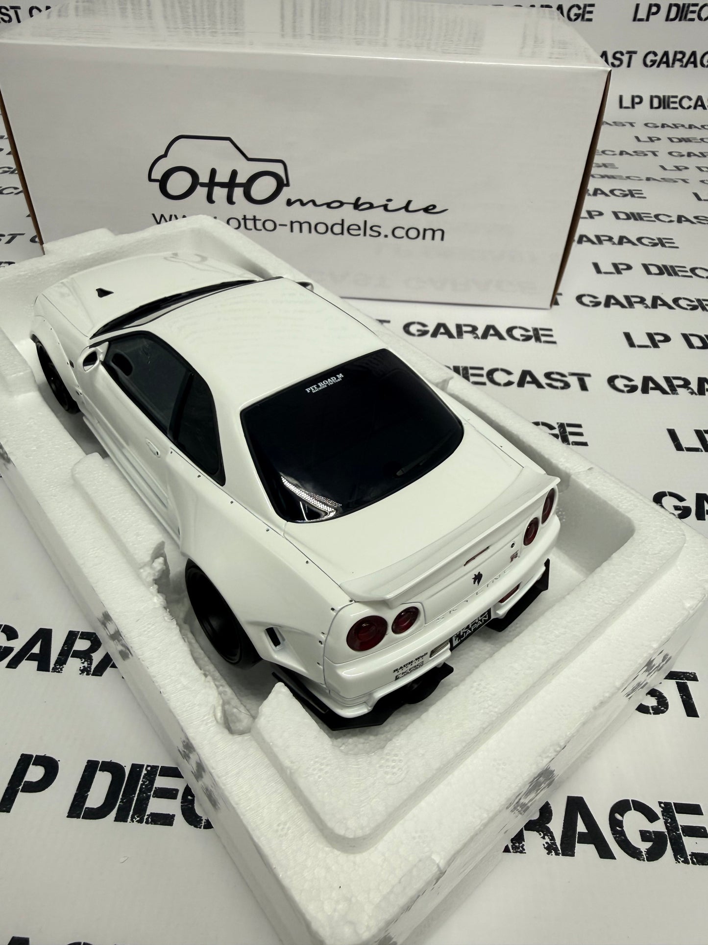 OTTO MOBILE Nissan Skyline GT-R R34 KRC 1:18 Scale Resin Model OT1135