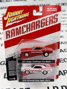 JOHNNY LIGHTNING 1971 Dodge Challenger & Plymouth Cuda Ramchargers 1:64 Diecast Ver. B