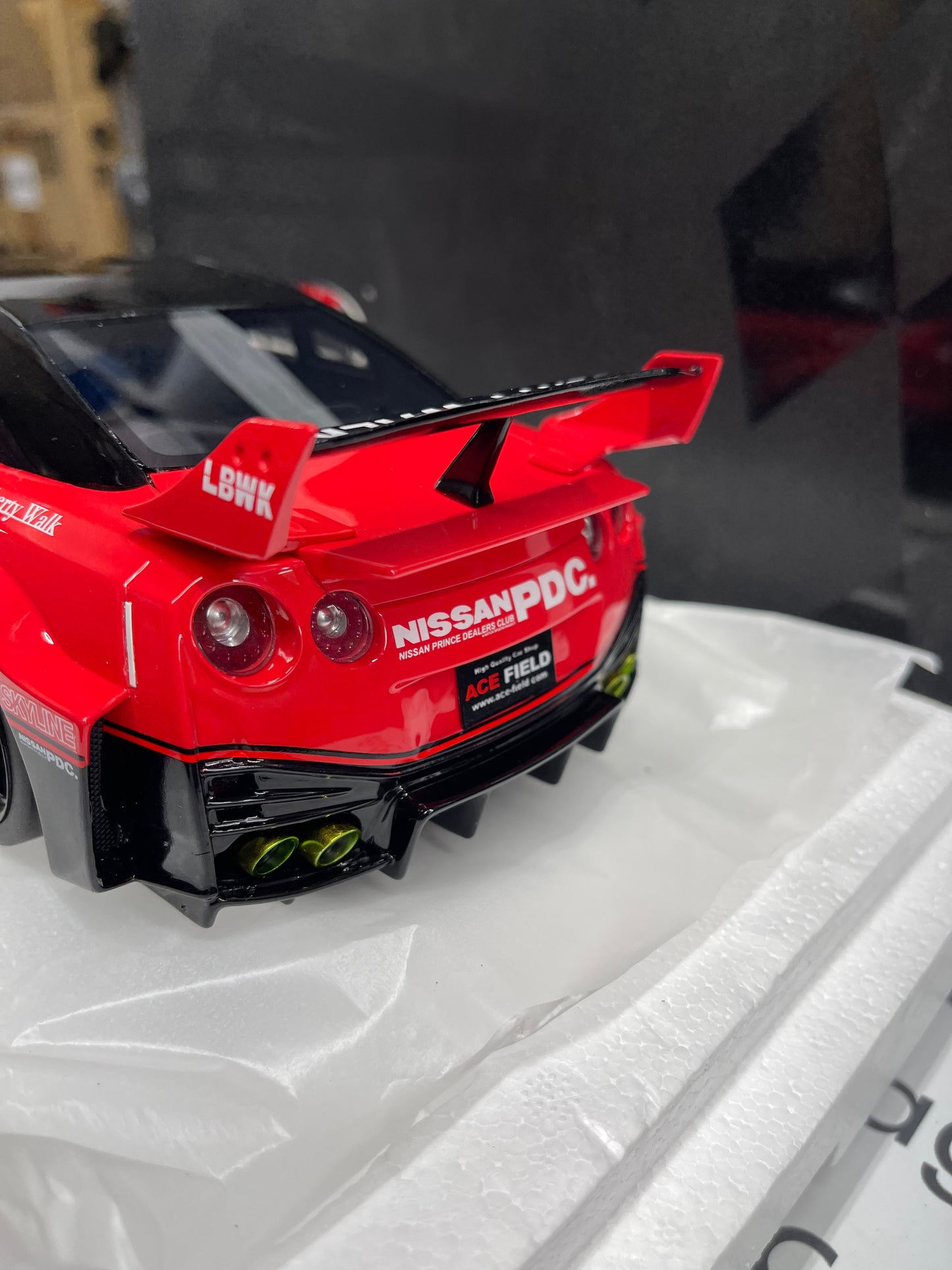 TOP SPEED Nissan 35GT-RR LB Silhouette WORKS GT Ver 1 Red/ Black 1:18 Resin Model