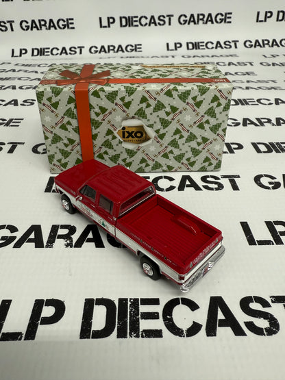 IXO Models 1976 GMC Sierra Grande K2500 1:64 Diecast Christmas Edition