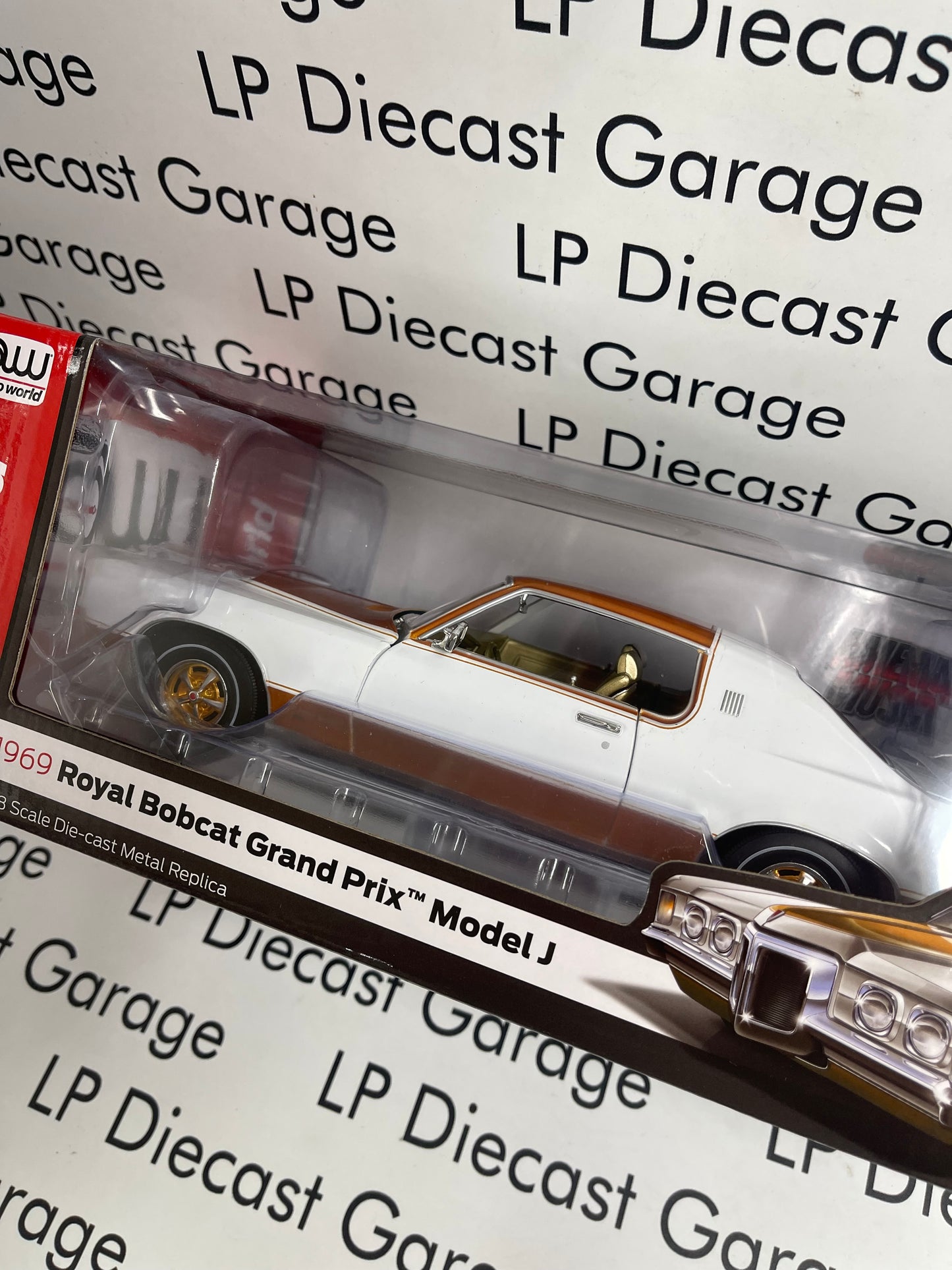 AUTO WORLD 1969 Royal Bobcat Grand Prix Model J 1:18 Diecast