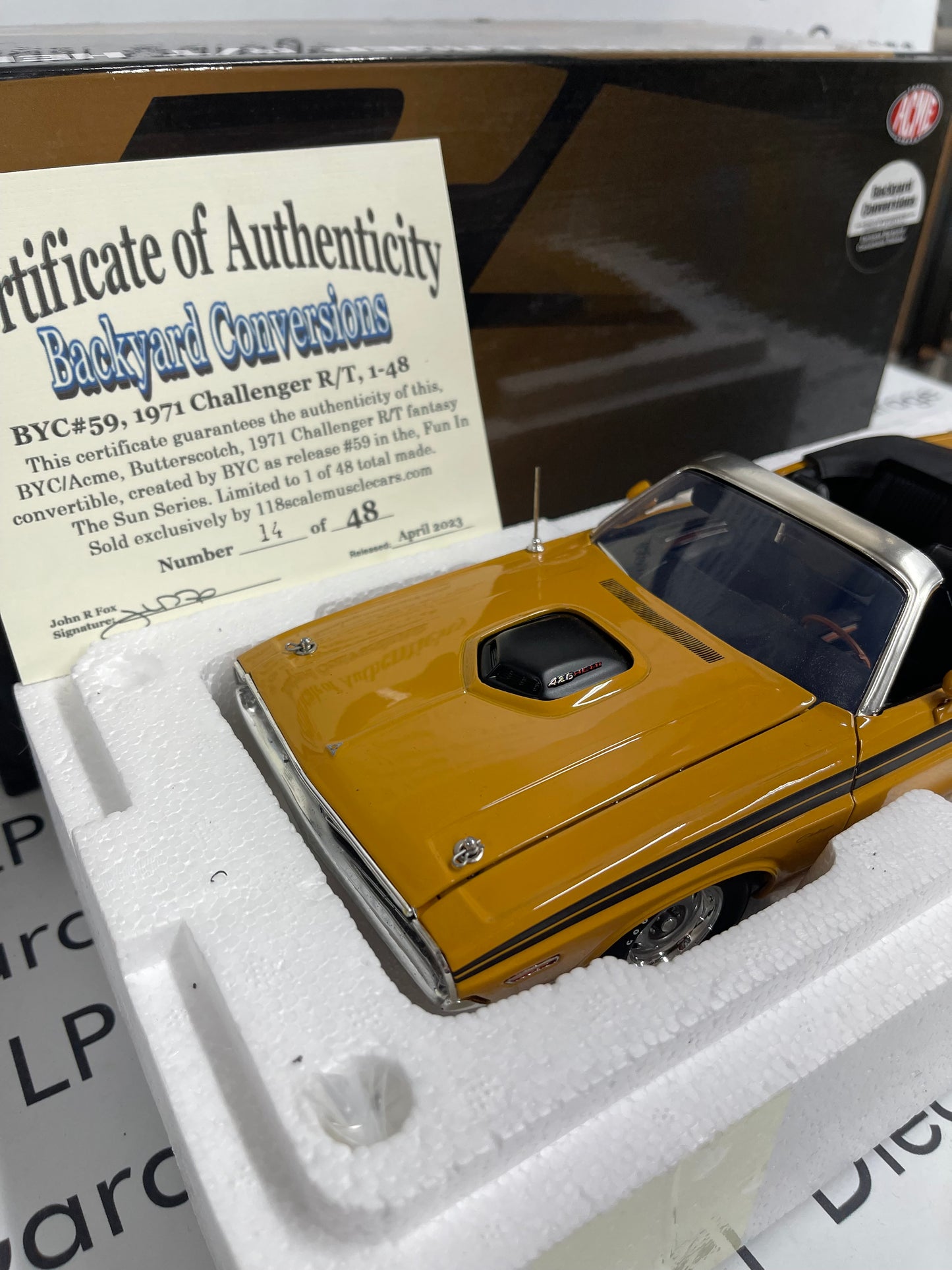 ACME YCID 1971 Dodge Challenger R/T Convertible Butterscotch 1:18 Diecast Backyard Conversion