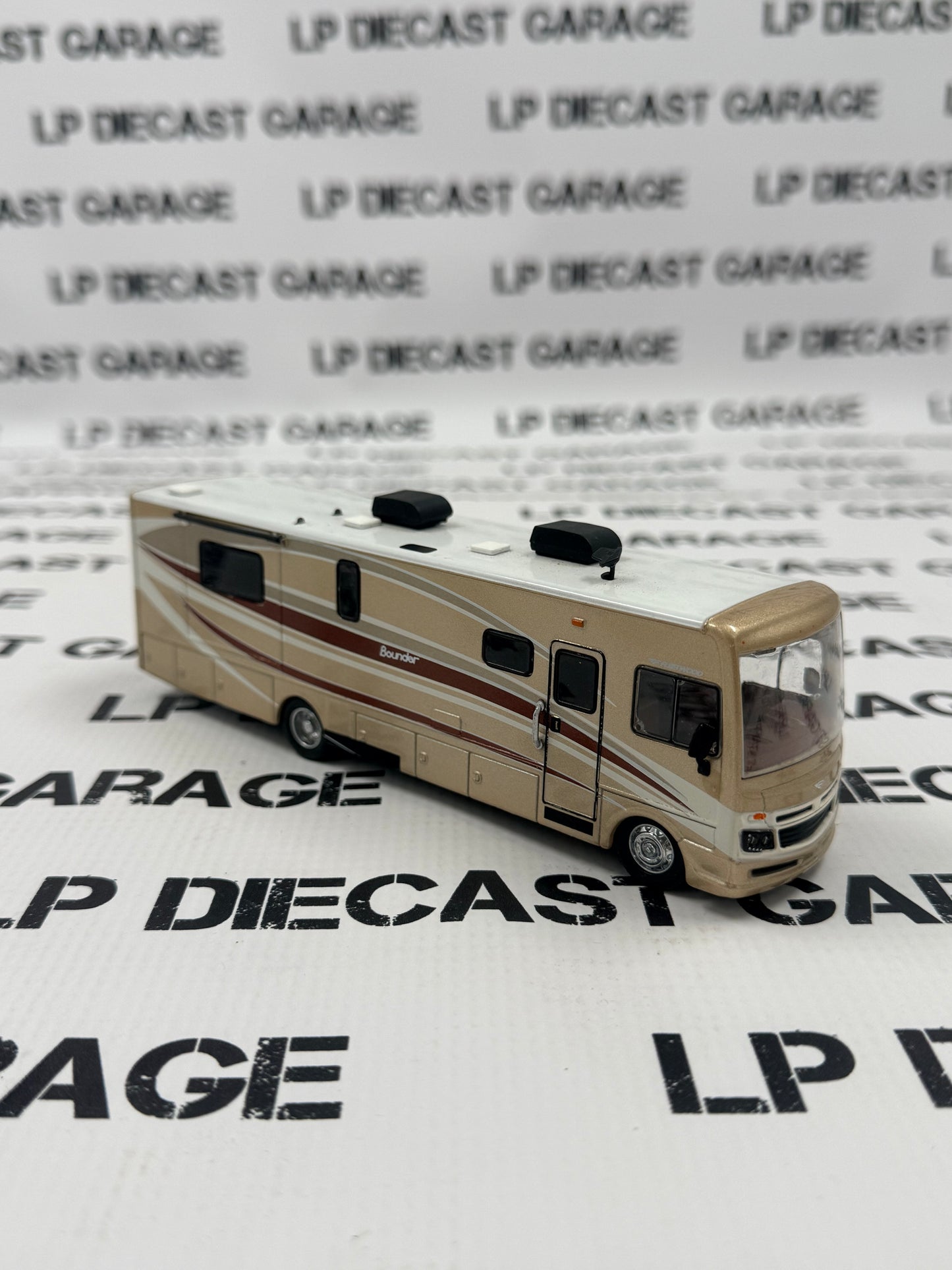 GREENLIGHT 2016 Fleetwood Bounder RV Motorhome 1:64 Diecast *LOOSE*