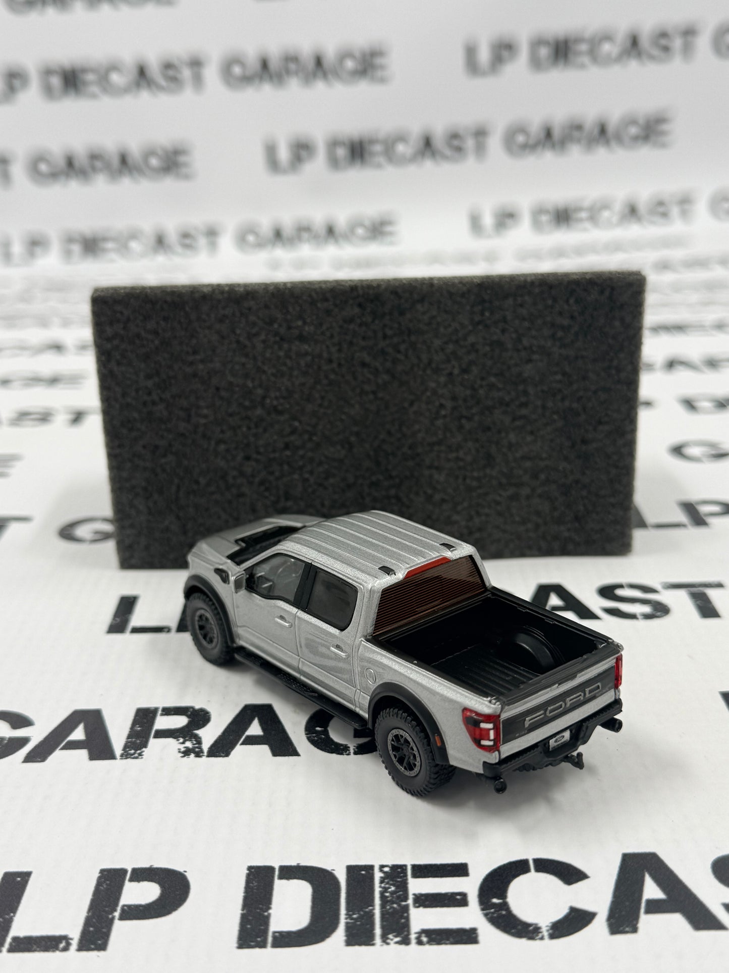 MODEL TRUCK 2022 Ford F-150 Raptor Silver 1:64 Diecast