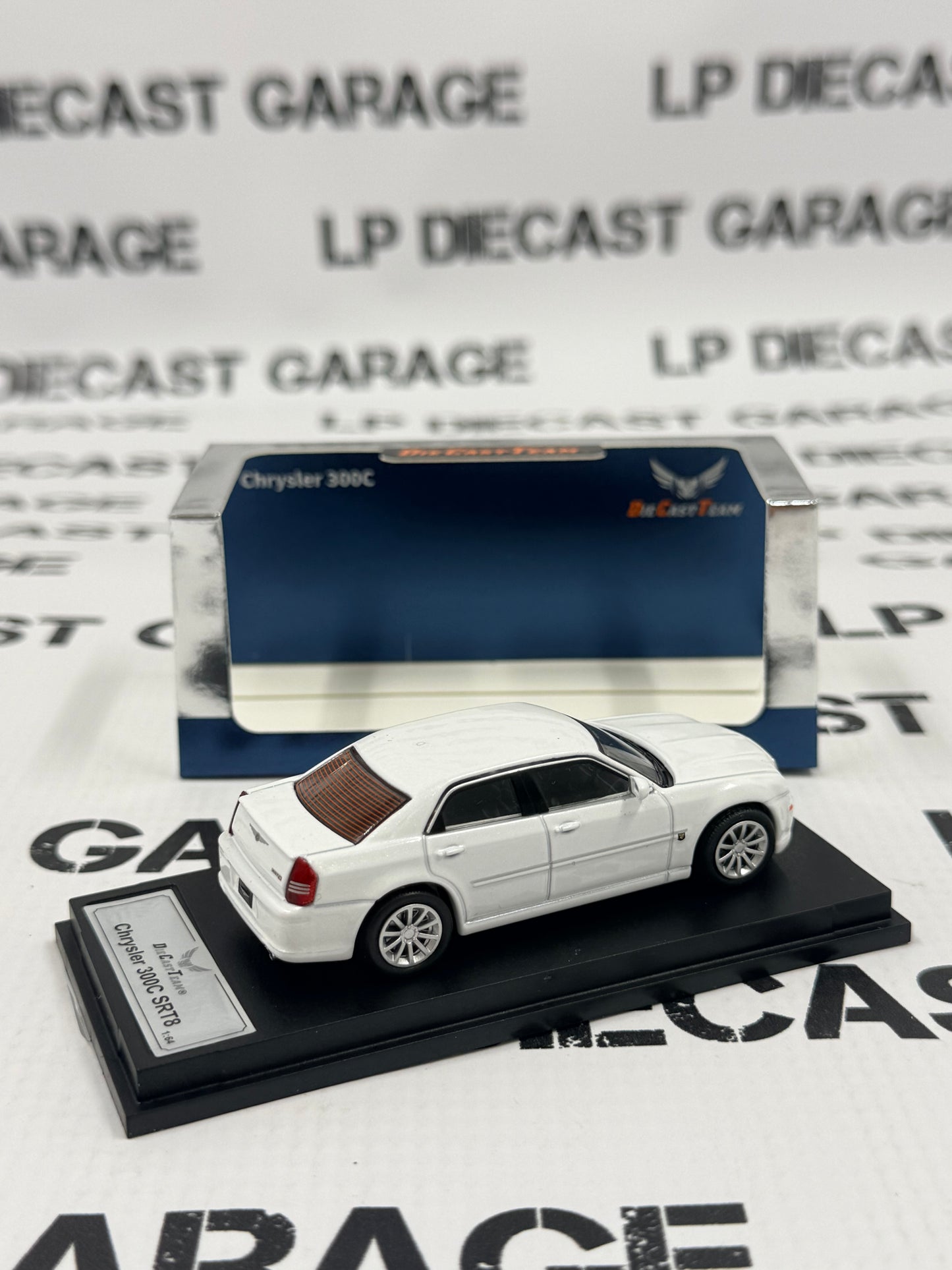 GCD DCT 2013 Chrysler 300C SRT8 White 1:64 Diecast Model