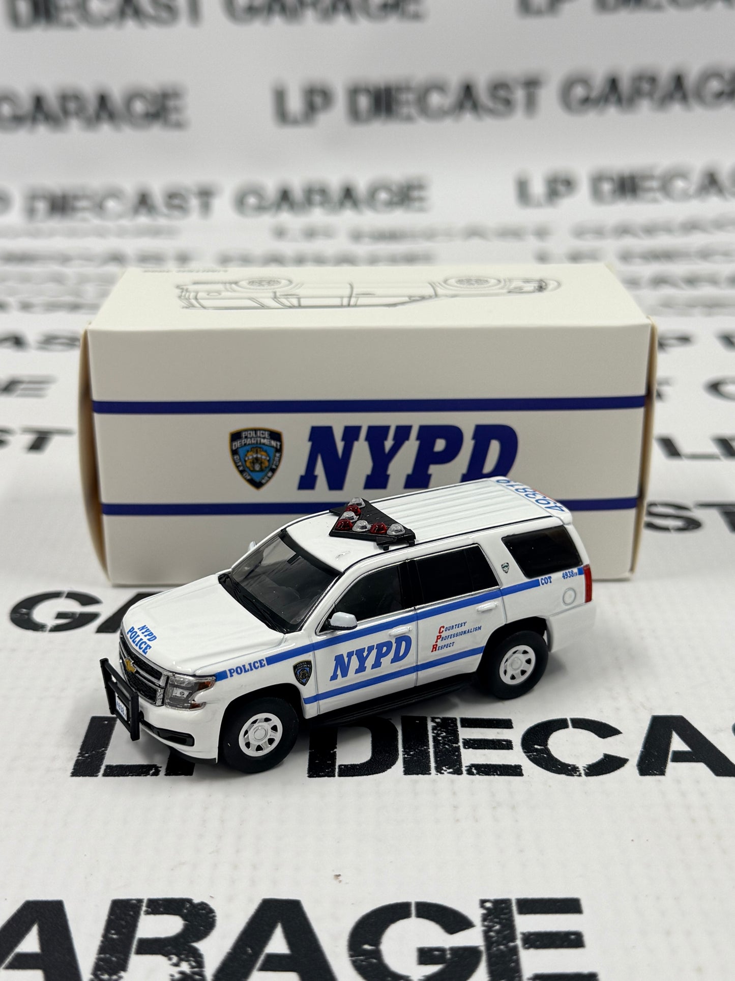 MODEL TRUCK Chevrolet Tahoe NYPD Police 1:64 Diecast SUV