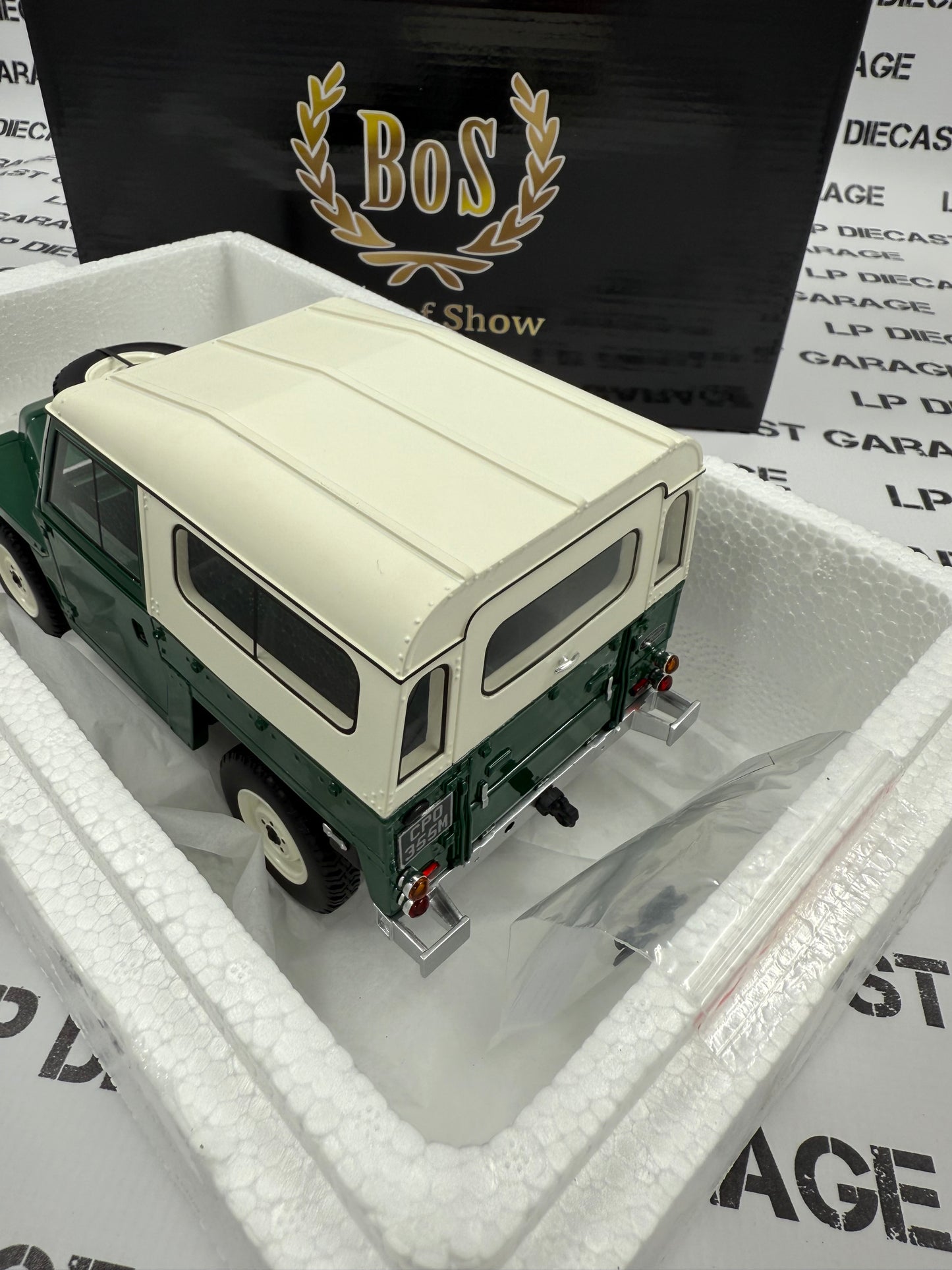 BEST OF SHOW 1973 Land Rover Lightweight Series III Dark Green 1:18 Scale Resin