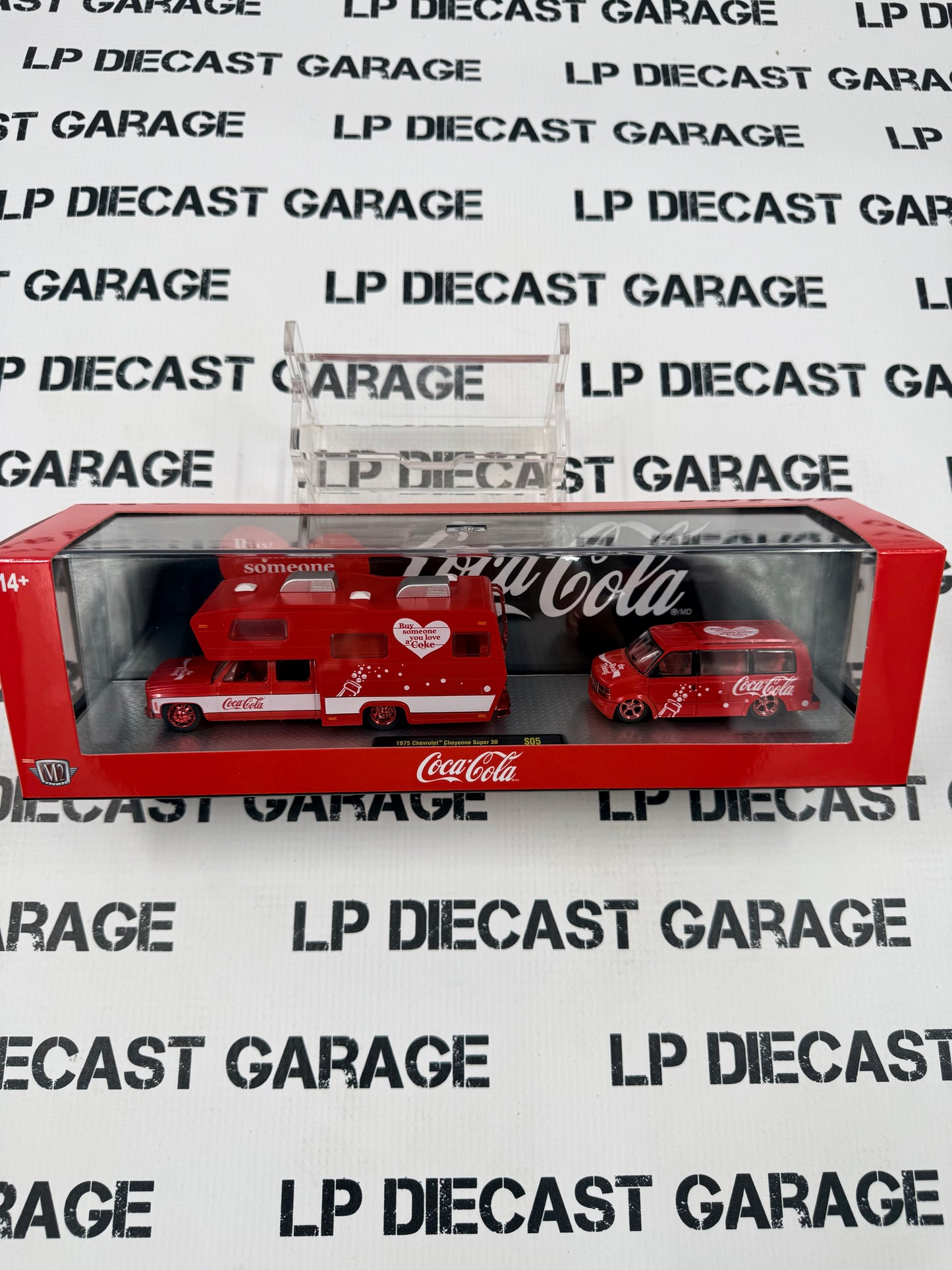 CHASE M2 Haulers 1975 Chevrolet Cheyenne Camper + GMC Safari Coca Cola 1:64 Diecast
