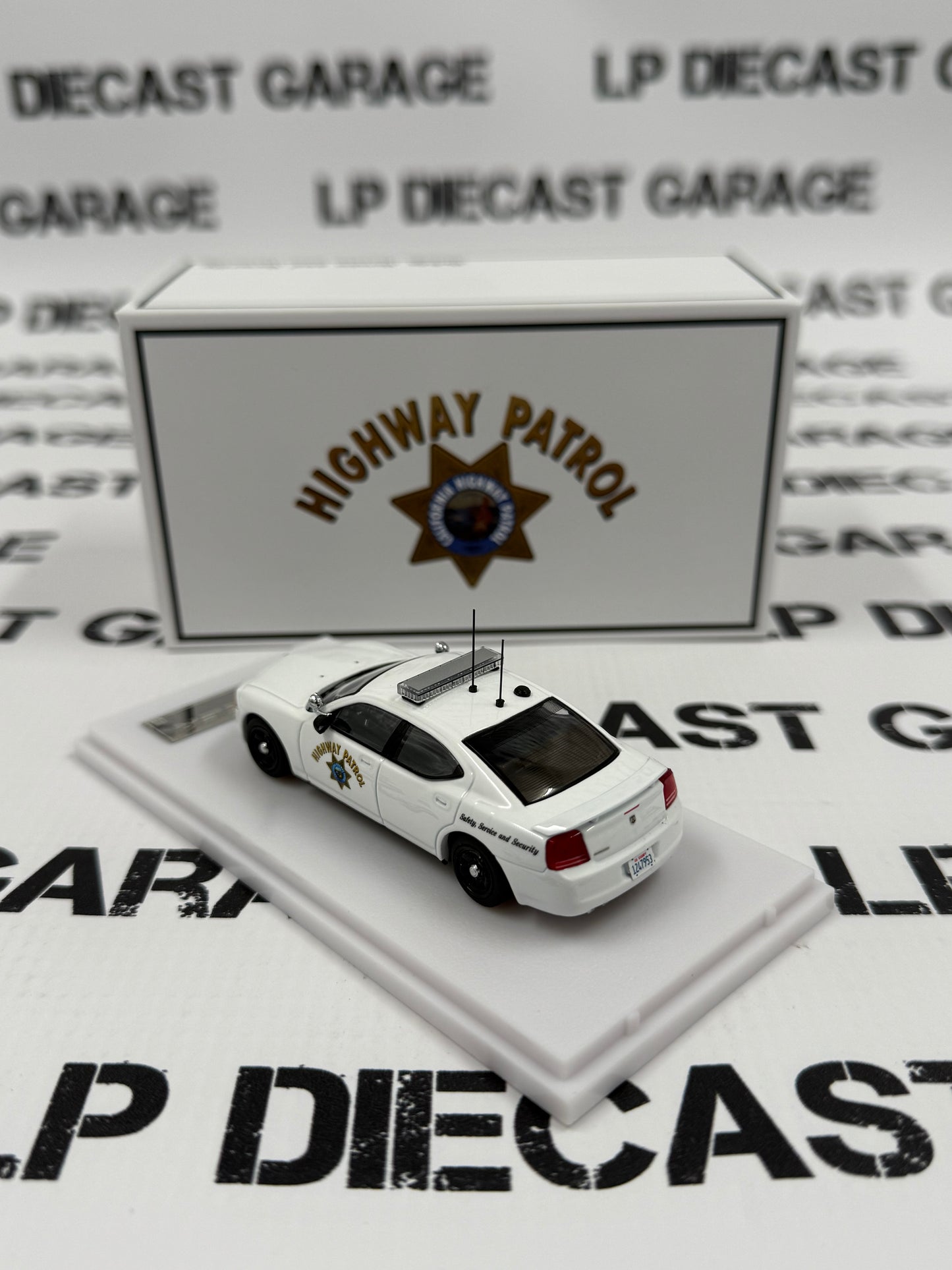 ROLLIN Dodge Charger California Highway Patrol 1:64 Diecast Polar Bear