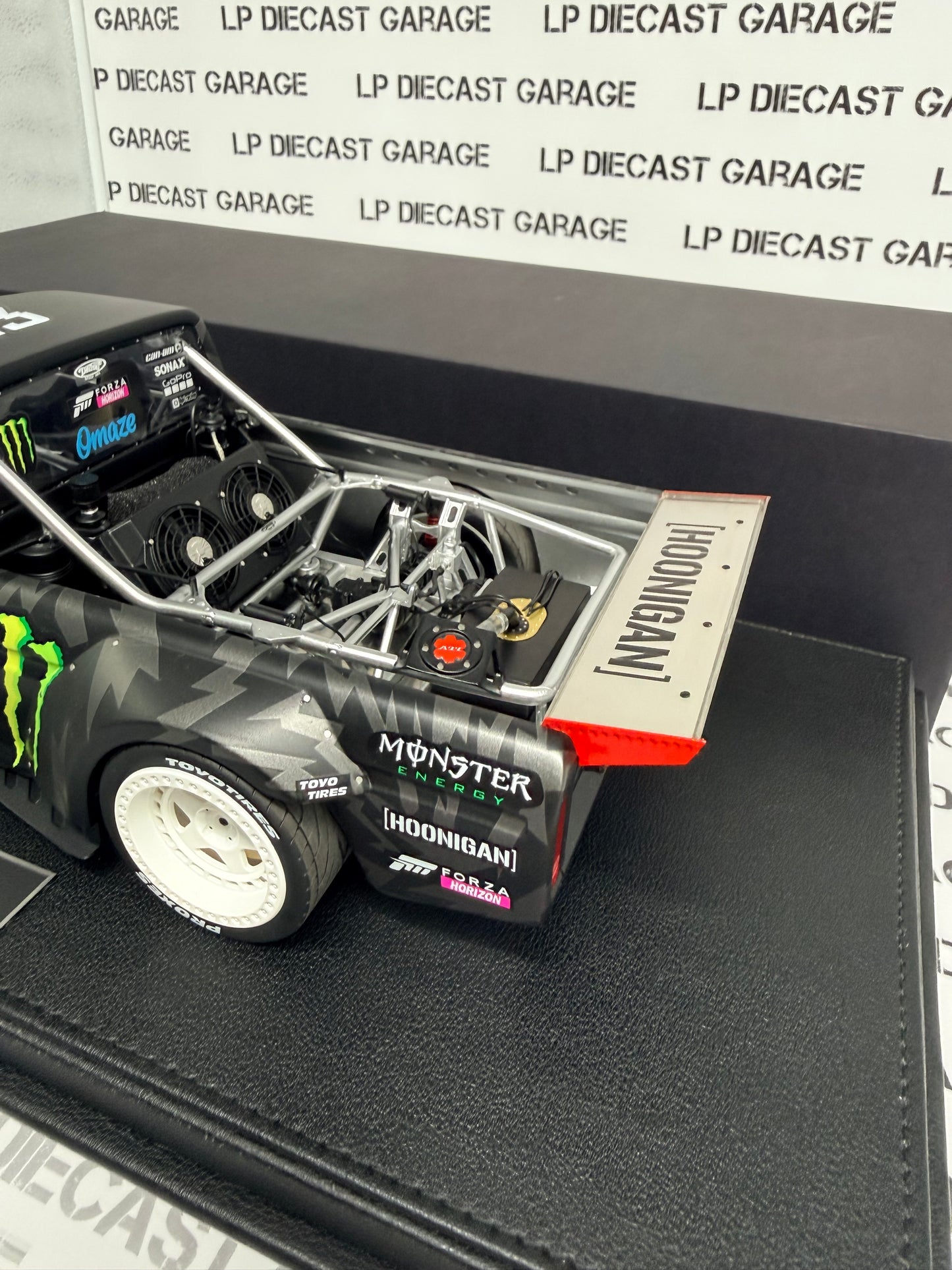 TOP MARQUES Ford F-150 Hoonitruck 1:18 Scale Resin Model White Rims