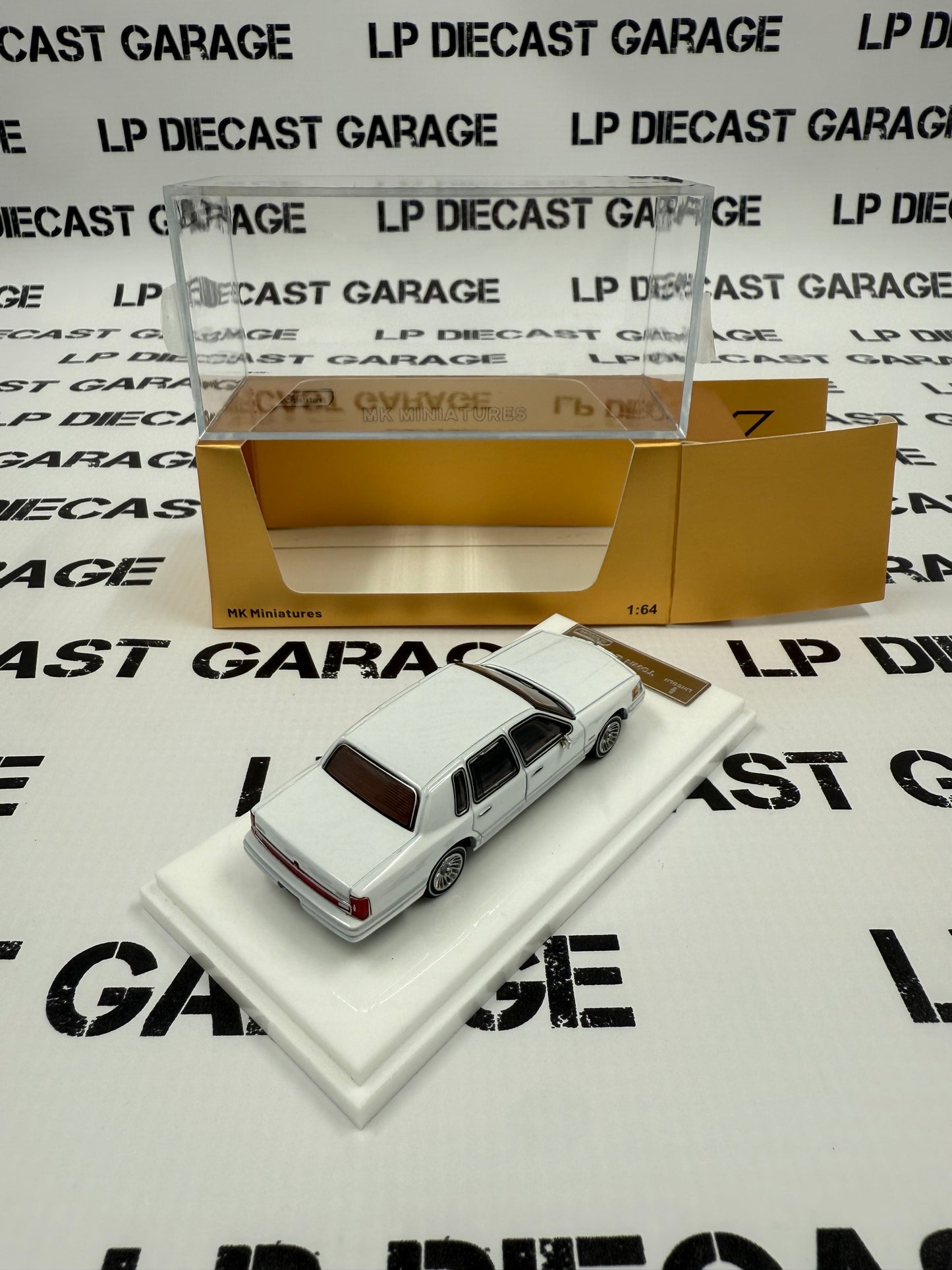 MK Miniatures 1992 Lincoln Town Car Luxury White 1:64 Diecast AUCTION