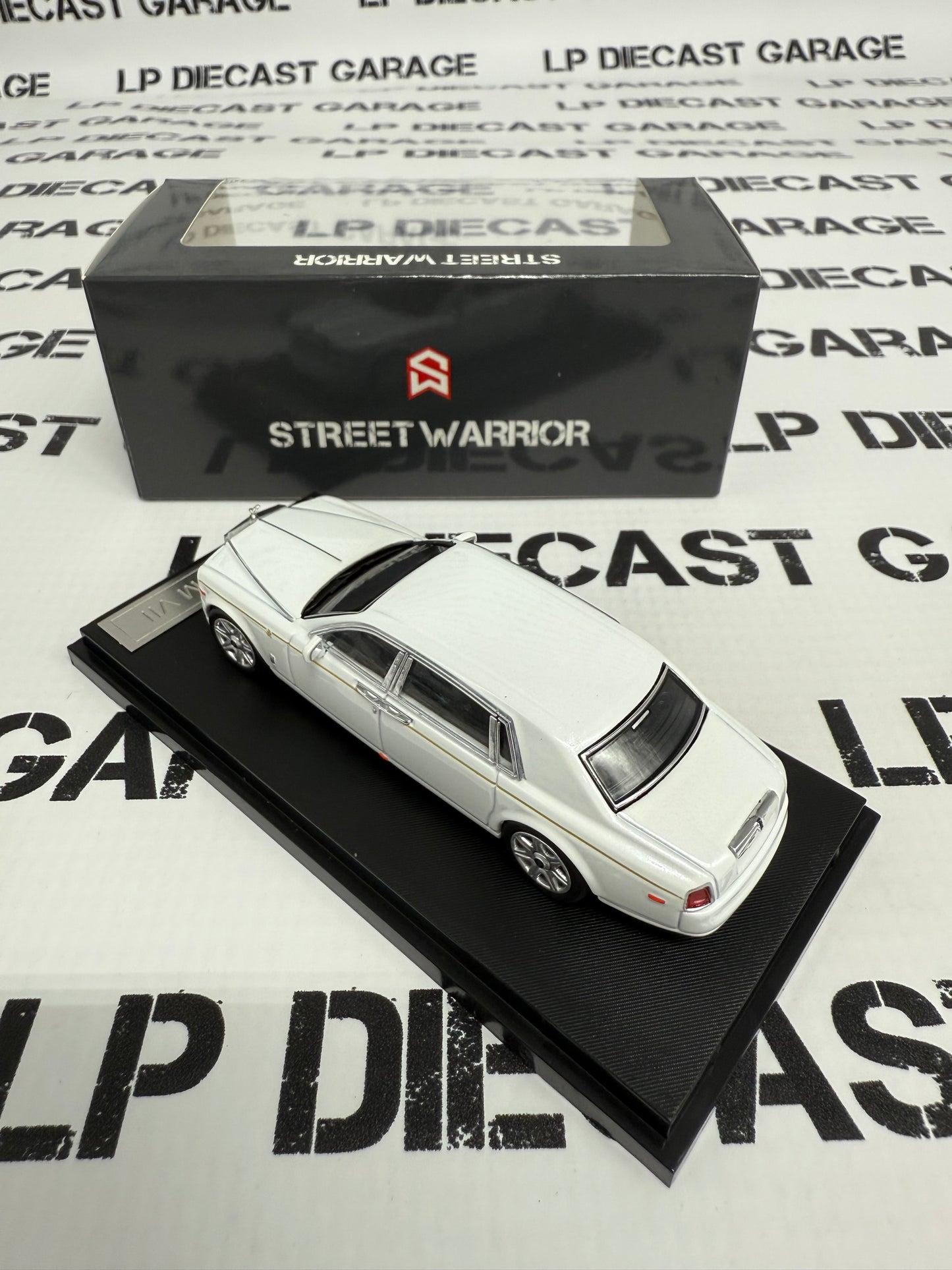 STREET WARRIOR Rolls Royce Phantom VII White 1:64 Diecast