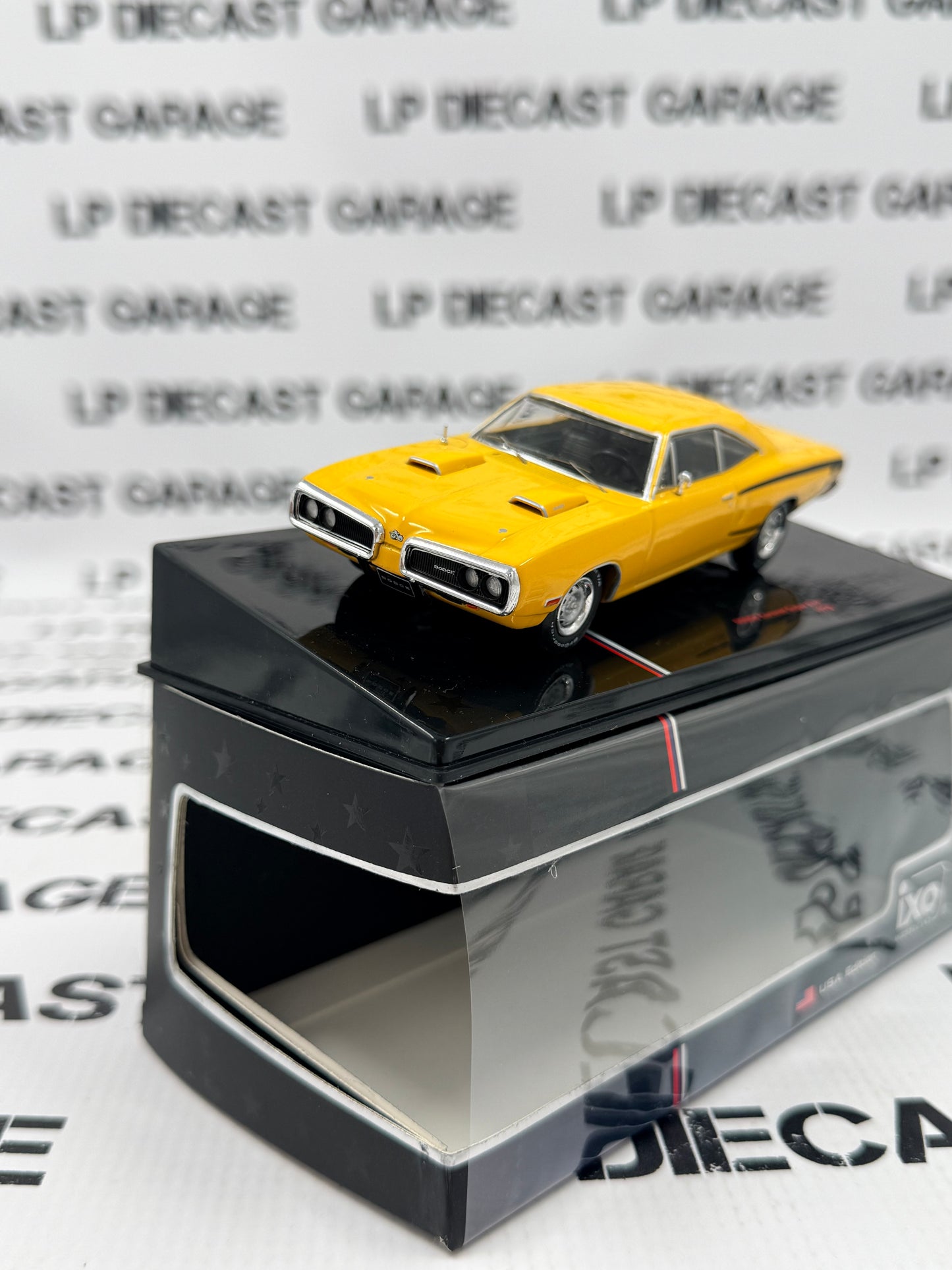 IXO Models 1970 Dodge Coronet Super Bee Banana Yellow 1:43 Diecast