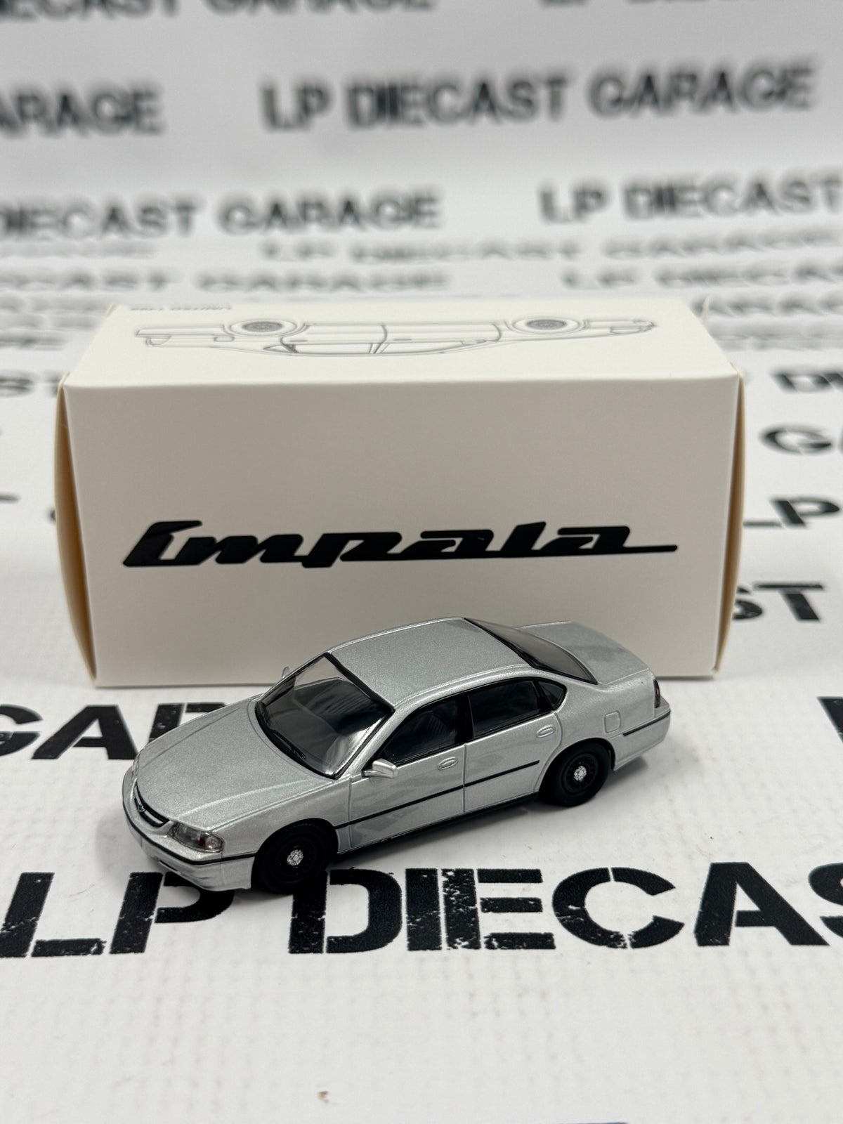 MODEL CAR 2005 Chevrolet Impala Silver Unmarked 1:64 Diecast