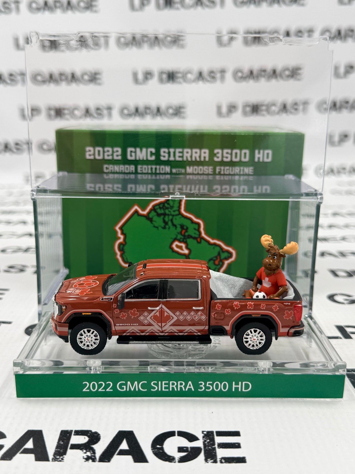 GREENLIGHT 2022 GMC Sierra 3500 Canada Edition International Soccer 1:64 Diecast w/ Figure