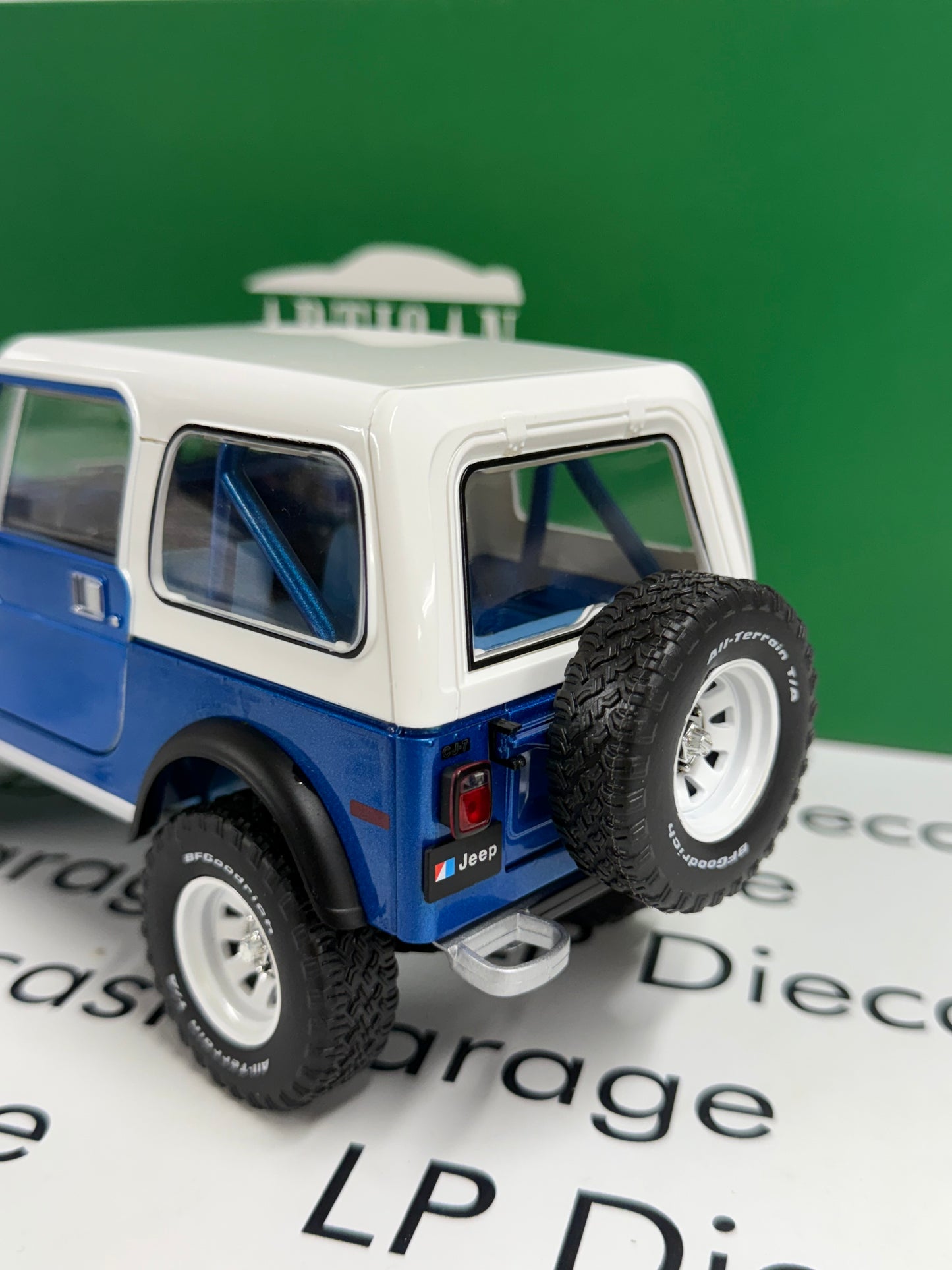 GREENLIGHT 1978 Jeep CJ-7 Renegade Captain Blue Metallic 1:18 Diecast Artisan Collection