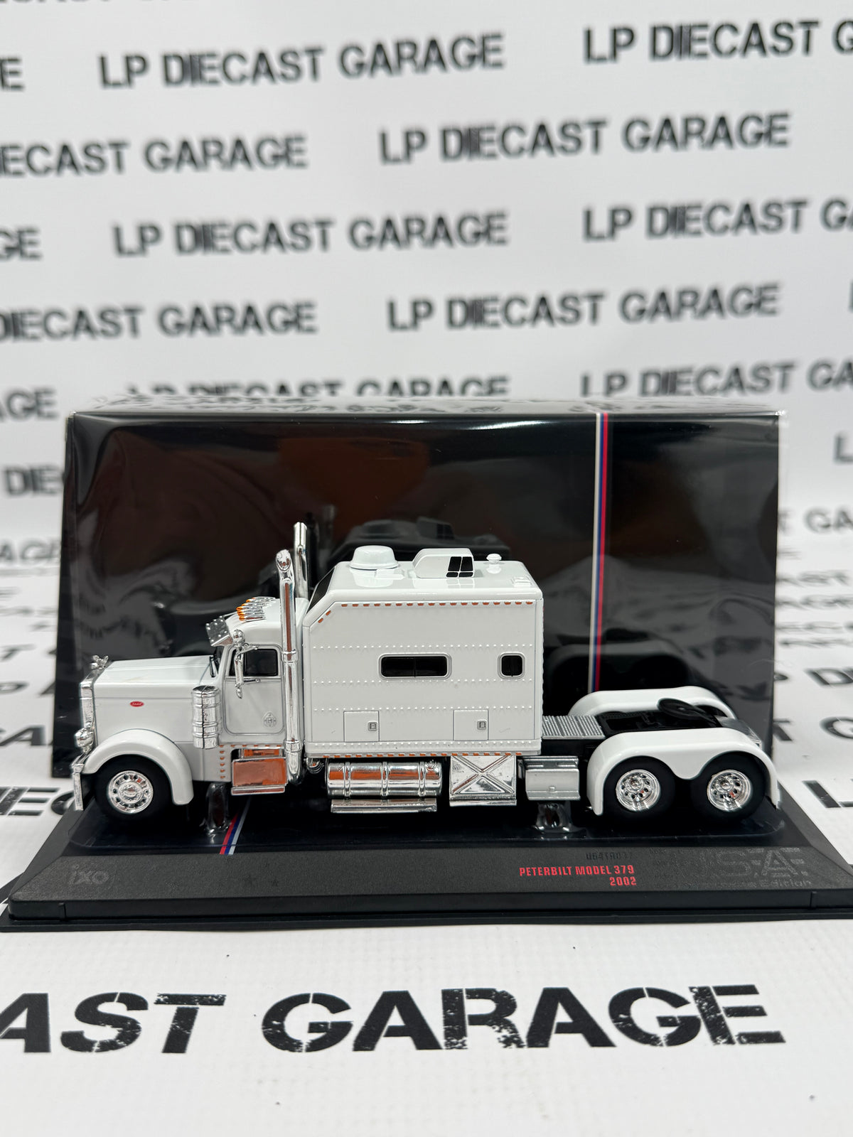 IXO Models Peterbilt 379 Sleeper Cab White 1:64 Diecast Semi Truck