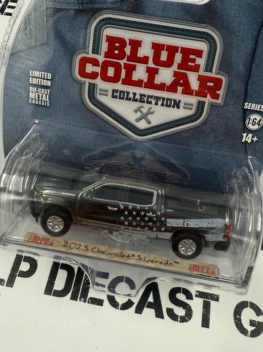 CHROME CHASE GREENLIGHT 2023 Chevrolet Silverado Stars & Stripes 1:64 Diecast Blue Collar