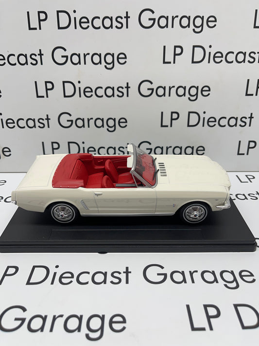 EDICOLA 1965 Ford Mustang Convertible White 1:24 Scale Diecast