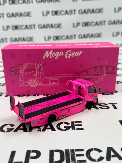 MEGA GEAR Custom Roxy Tow Truck Pink Flatbed 1:64 Diecast Model