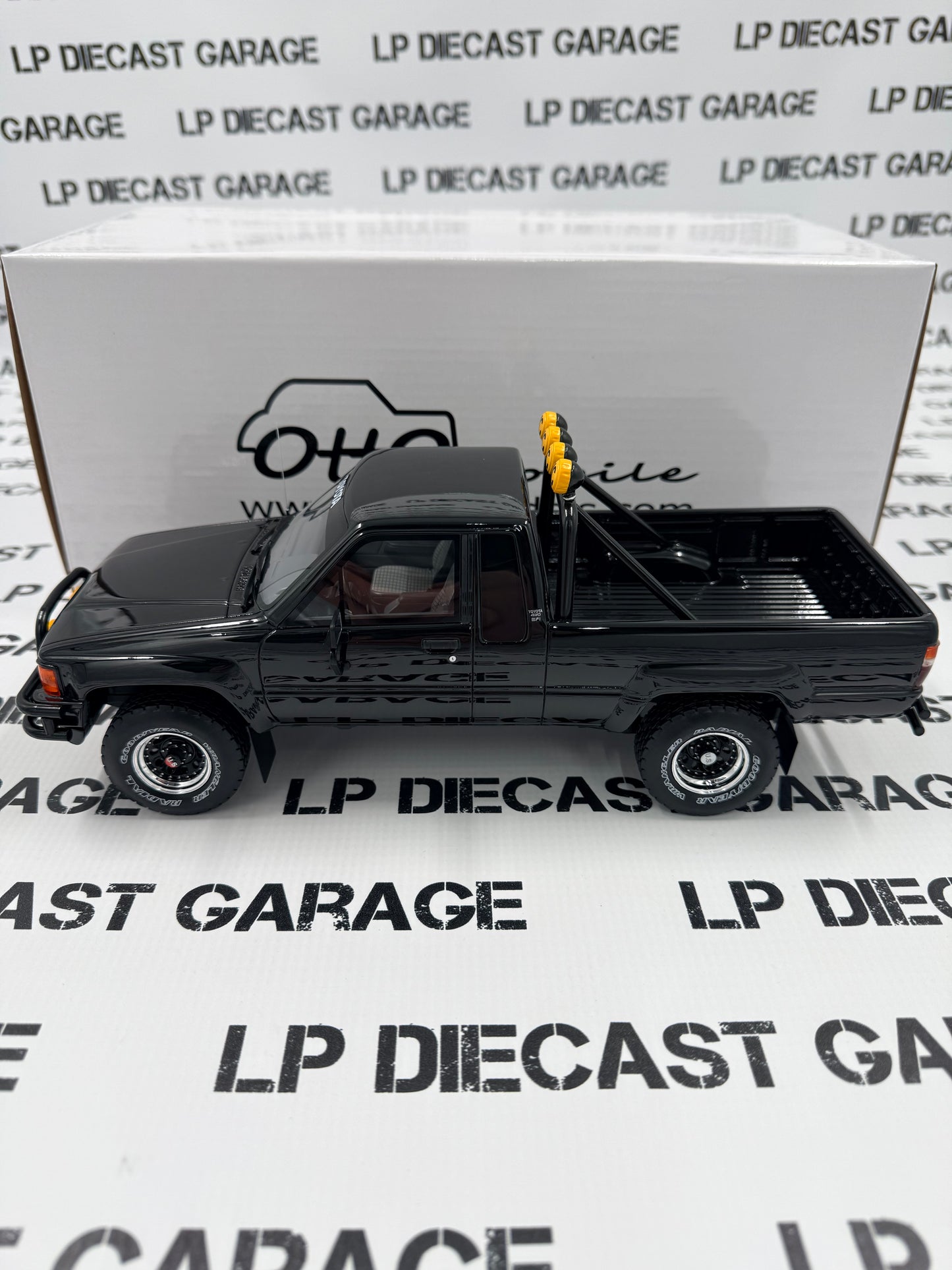 OTTO MOBILE 1985 Toyota SR5 Pickup Black 1:18 Scale Resin Model OT481B Back to the Future