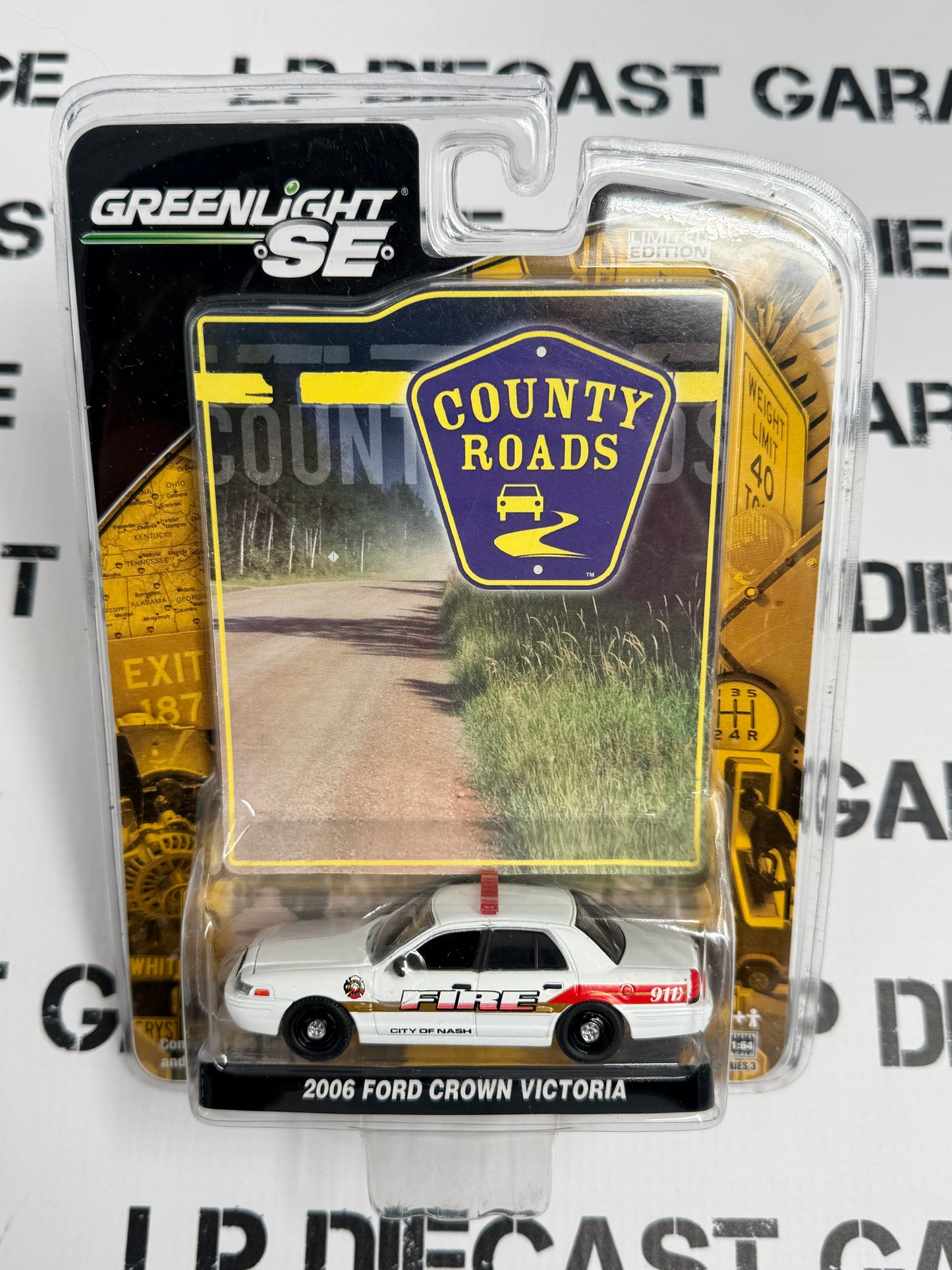 GREENLIGHT 2006 Ford Crown Victoria City of Nash Fire 1:64 Diecast County Roads