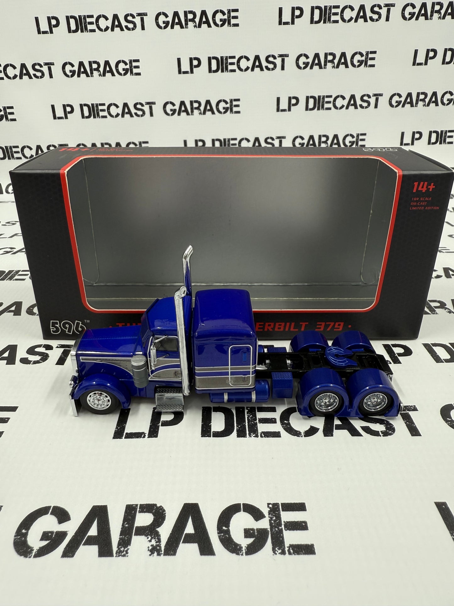 596 Model Classic Peterbilt 379 Blue & Gray Custom Semi Truck 1:64 Diecast