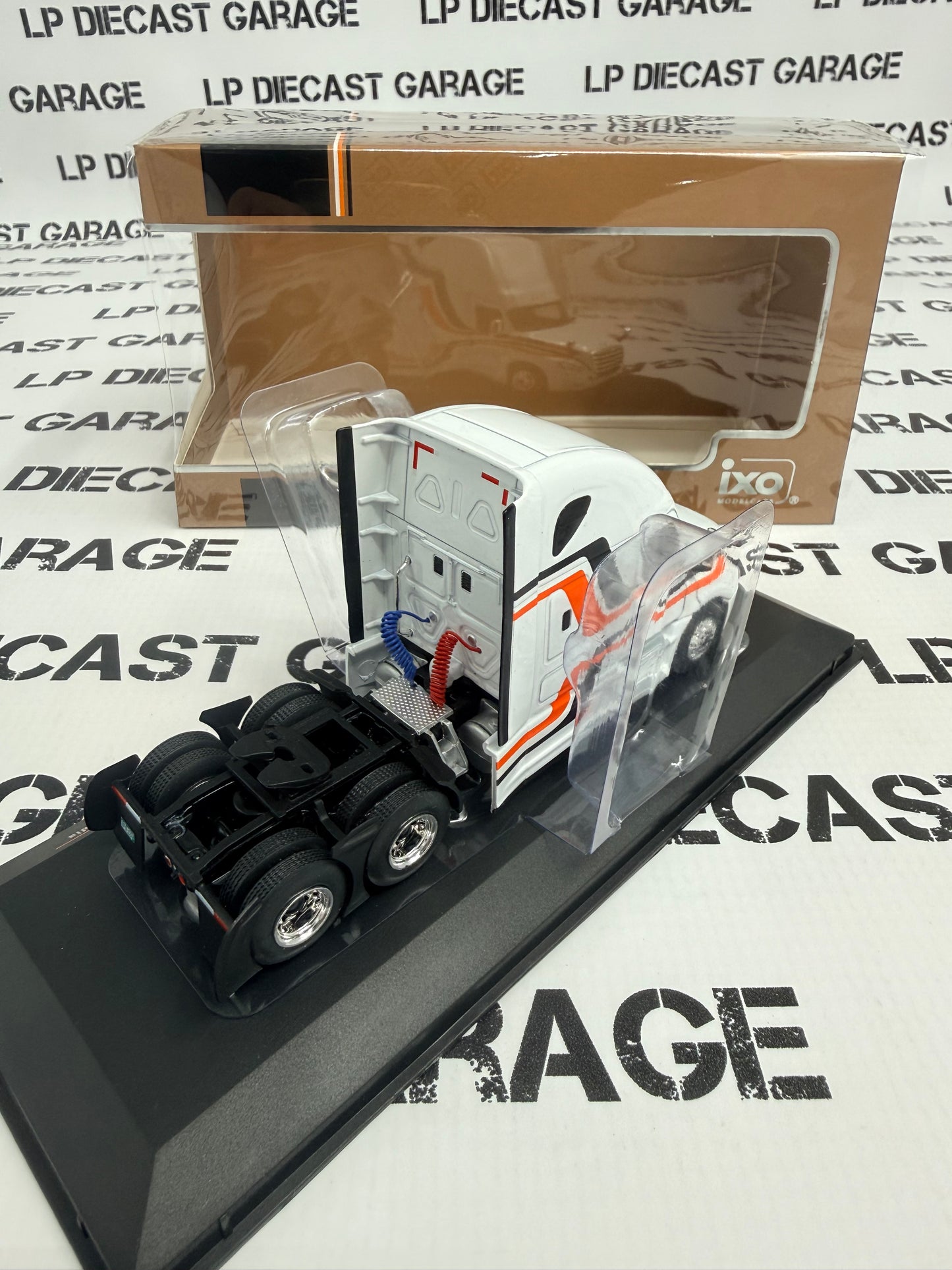IXO Models 2018 Freightliner Cascadia White w/ Stripes Semi Truck 1:64 Diecast