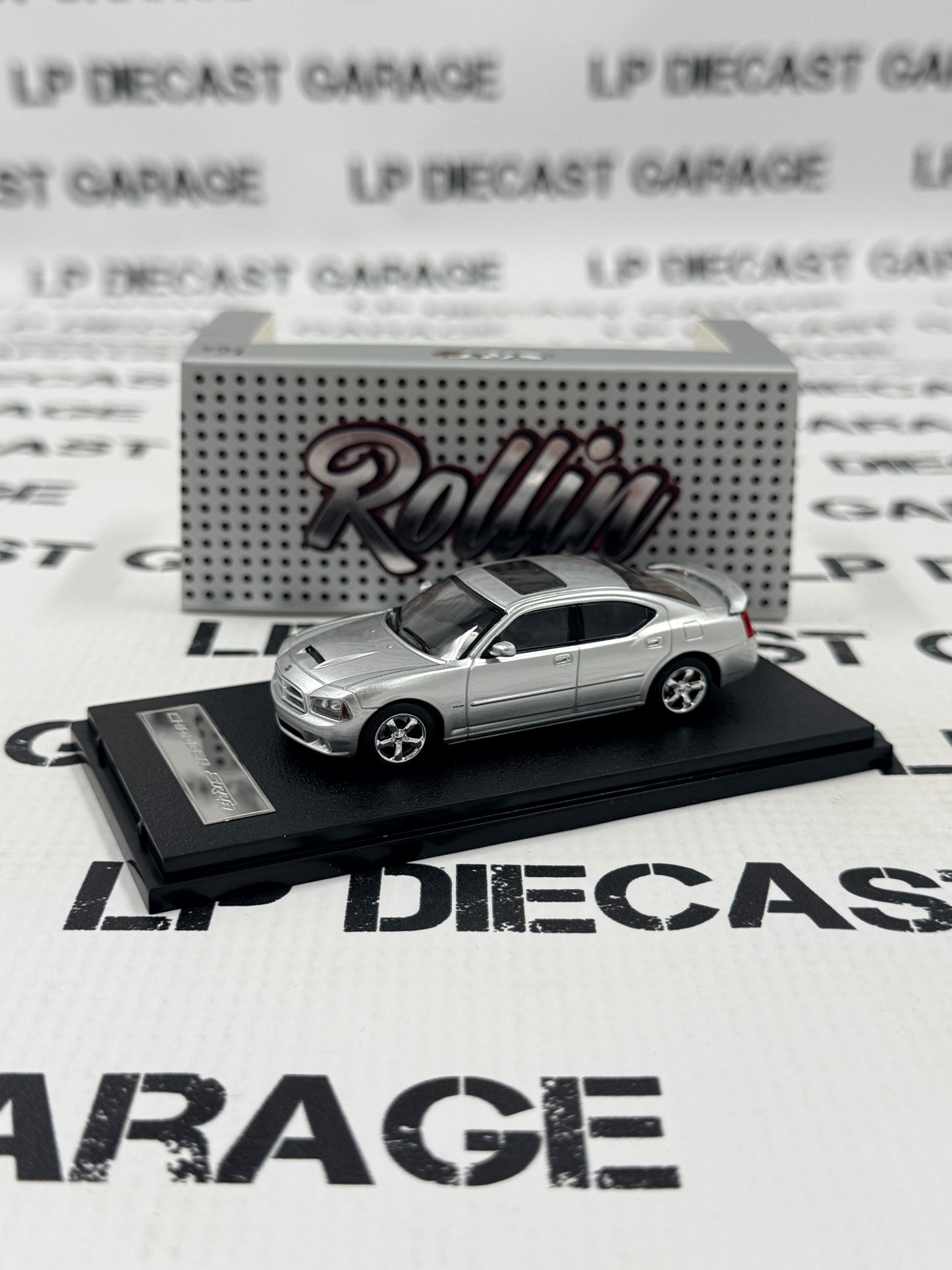 ROLLIN 2008 Dodge Charger SRT8 Silver Sedan 1:64 Diecast