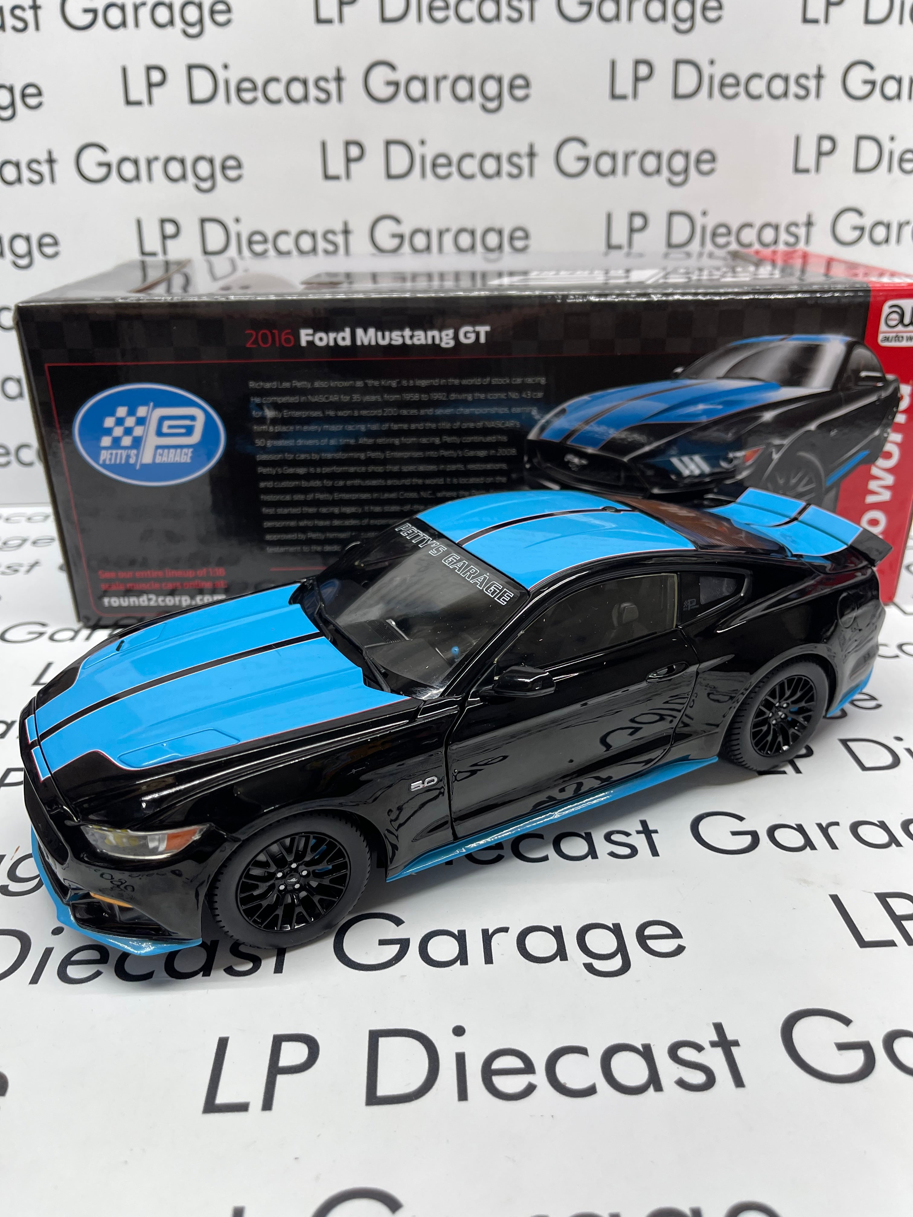 AUTO WORLD 2016 Ford Mustang GT Richard Petty Edition Black Blue 1 18 Diecast