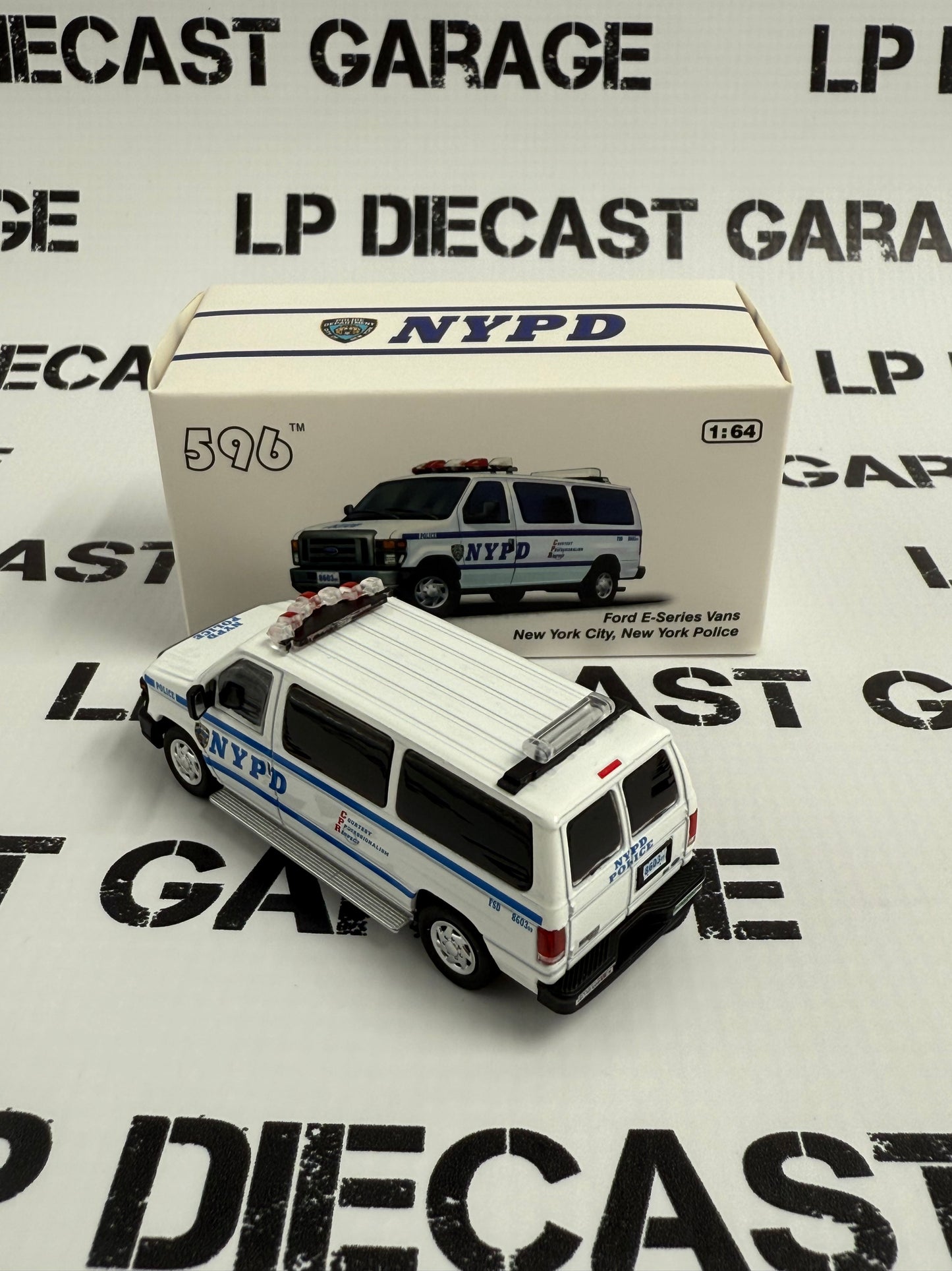 596 Model Ford E350 Van NYPD New York City Police 1:64 Diecast