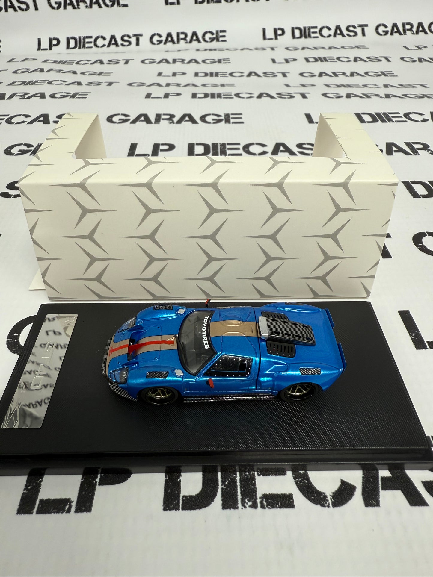 RHINO MODELS Ford GT40 Blue w/ Removable Hood 1:64 Diecast Ghost Player