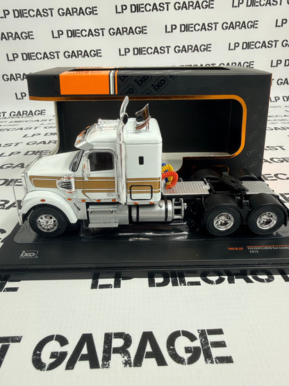 IXO Models 2012 Freightliner Coronado White w/ Gold Stripe 1:43 Diecast