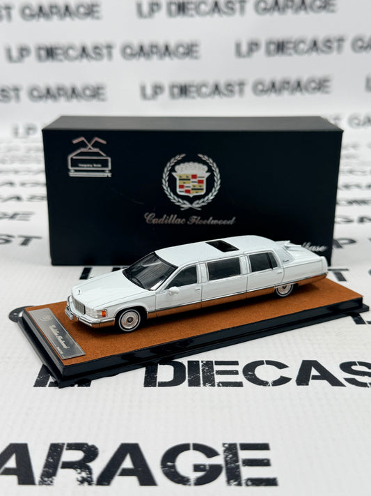 MODEL CAR 1993 Cadillac Fleetwood Limousine Limo White 1:64 Diecast