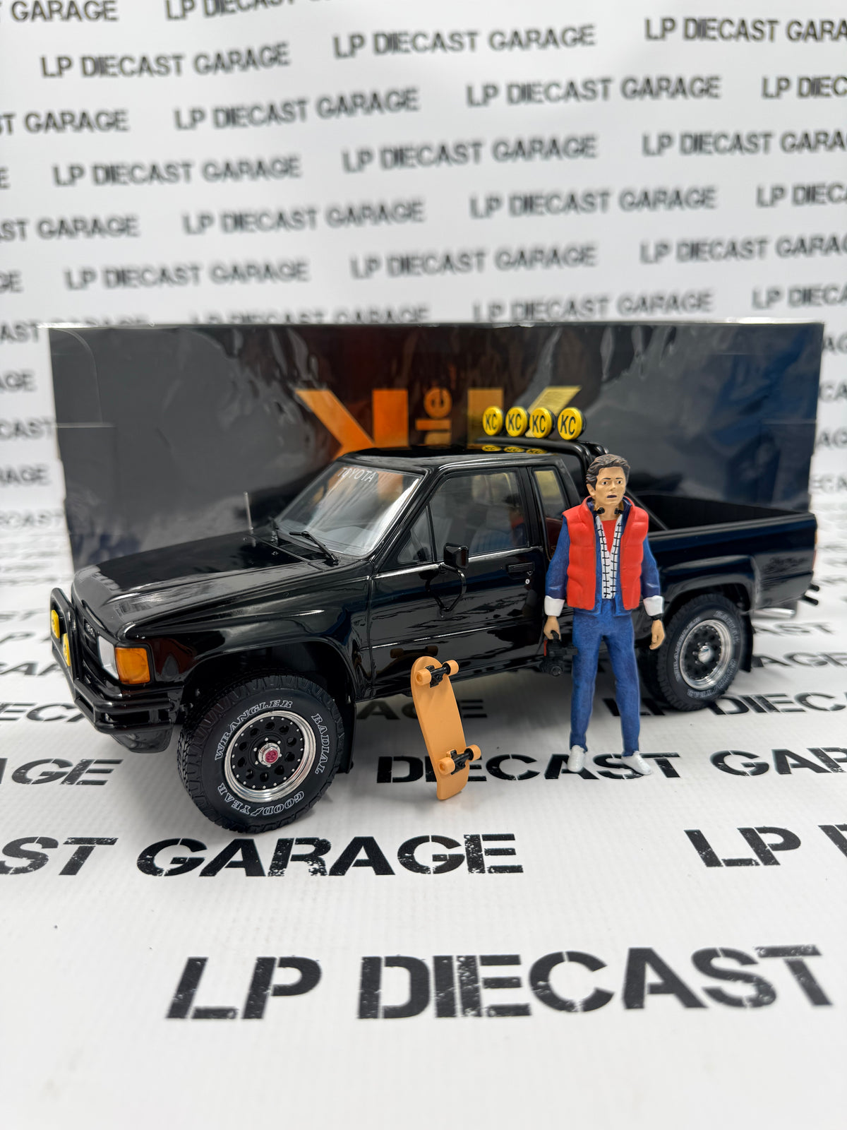 KK Scale 1985 Toyota SR5 Truck Black BTTF w/ Marty Figure 1:18 Diecast