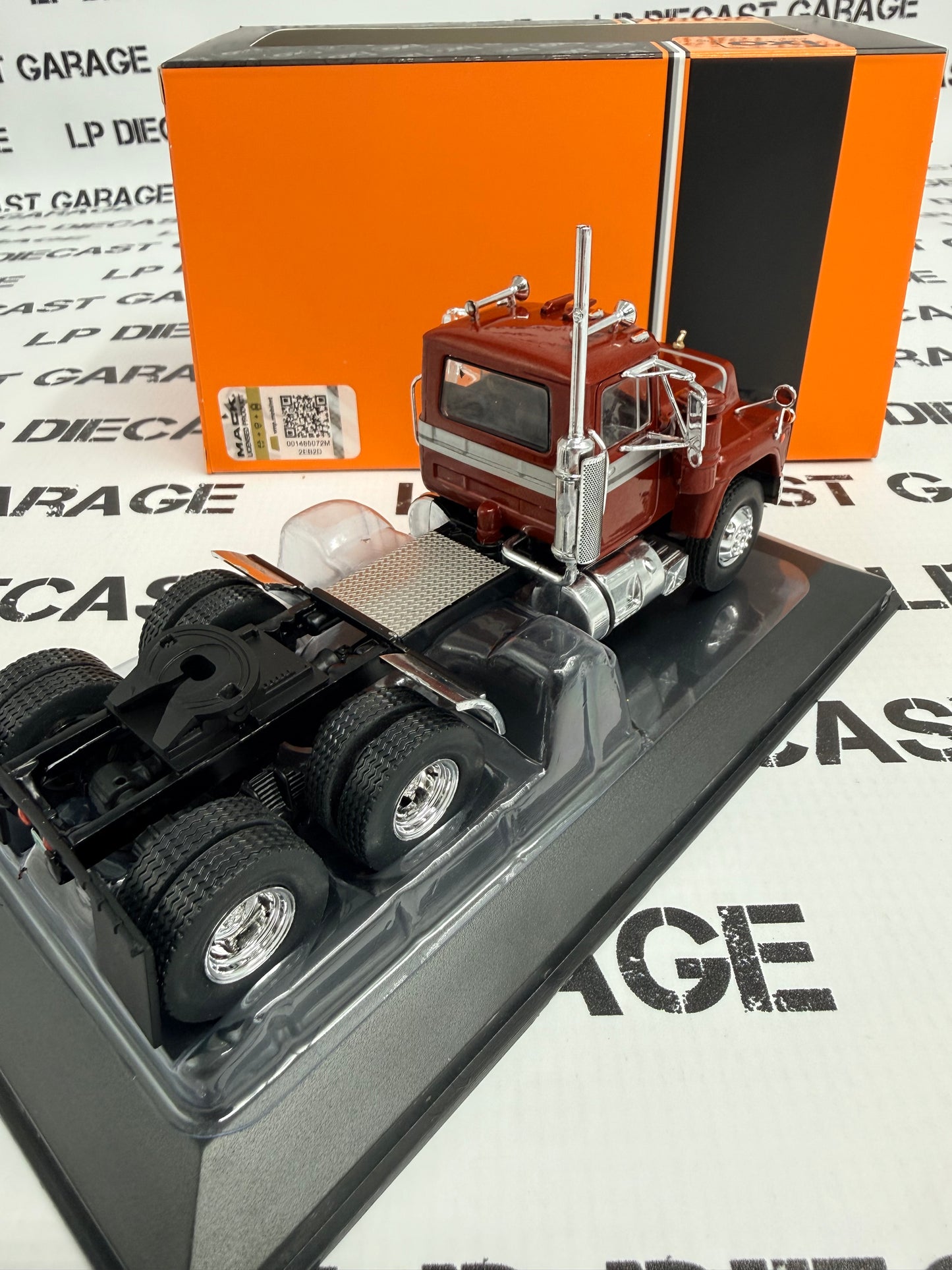 IXO Models 1966 Mack R-Series Dark Red 1:43 Diecast