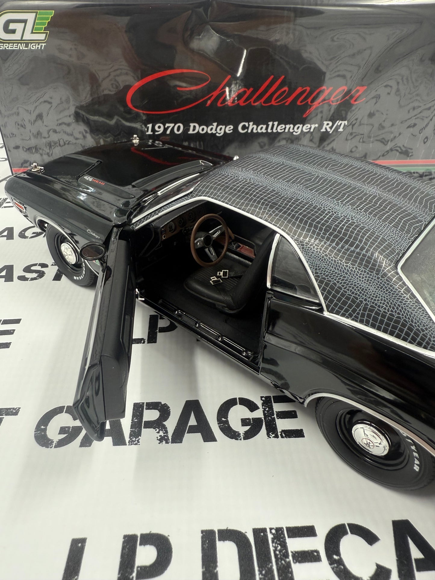 GREENLIGHT 1970 Dodge Challenger R/T 426 Hemi 1:18 Diecast Black Ghost