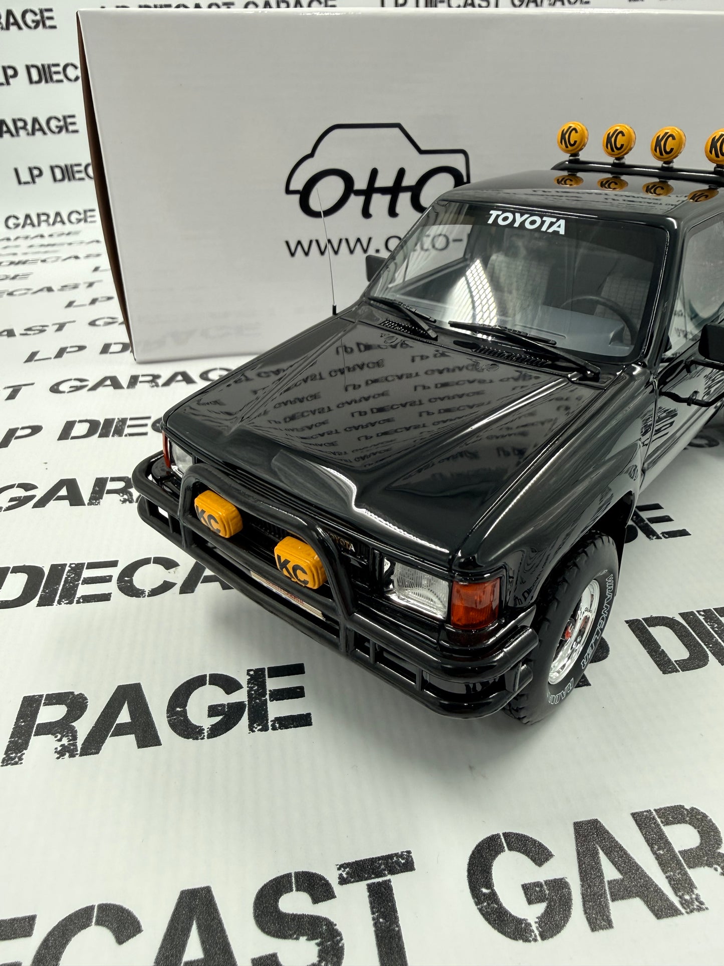 OTTO MOBILE 1985 Toyota SR5 Pickup Black 1:18 Scale Resin Model OT481B Back to the Future