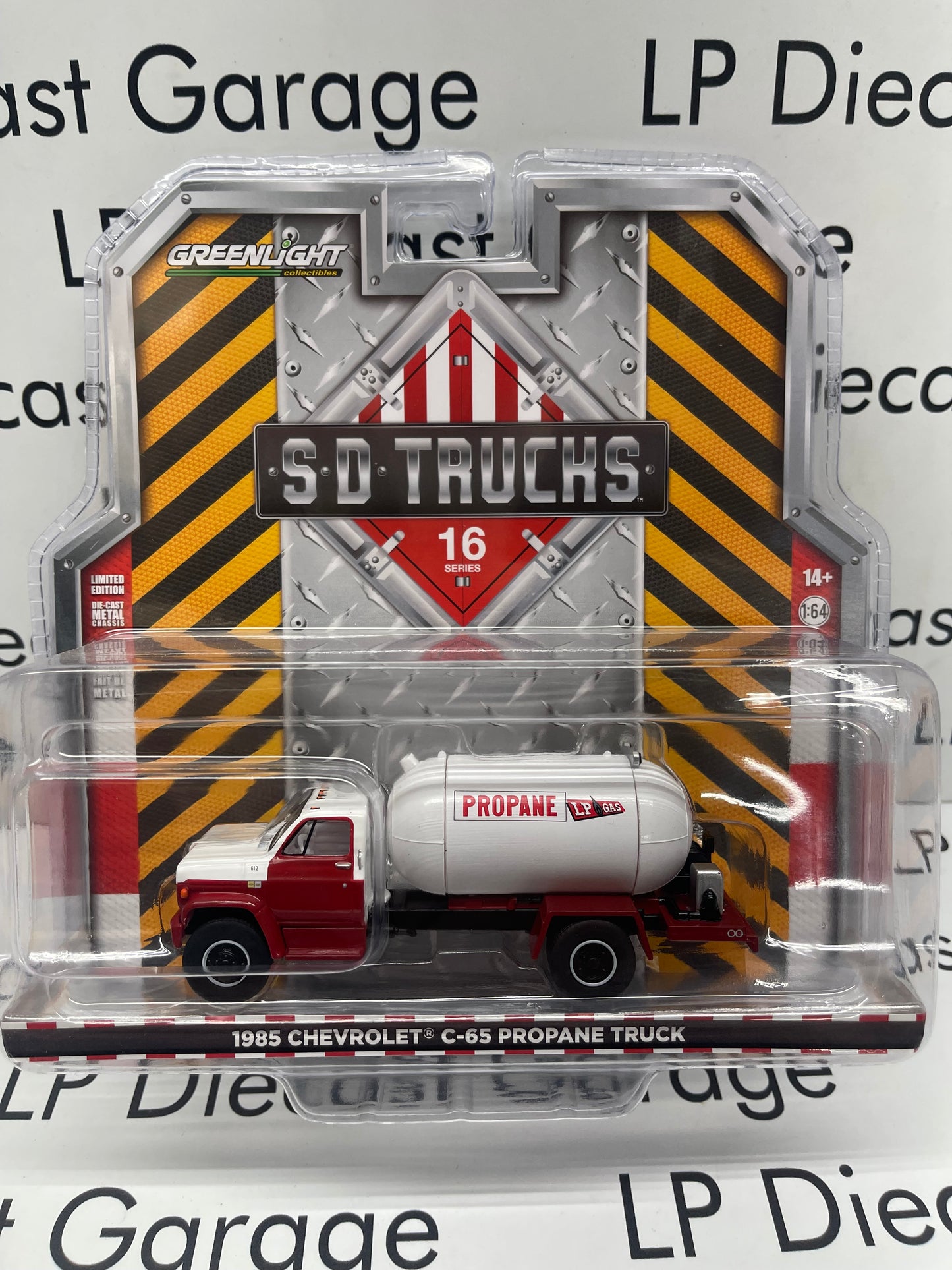 GREENLIGHT 1985 Chevrolet C-65 Propane Truck Red/ White 1:64 Diecast SD Trucks