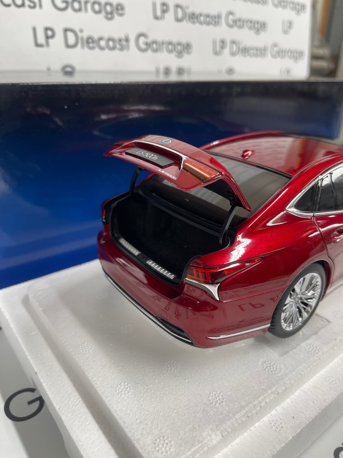 AUTOart 2018 Lexus LS500h Morello Red Metallic 1:18 Scale Diecast 78869