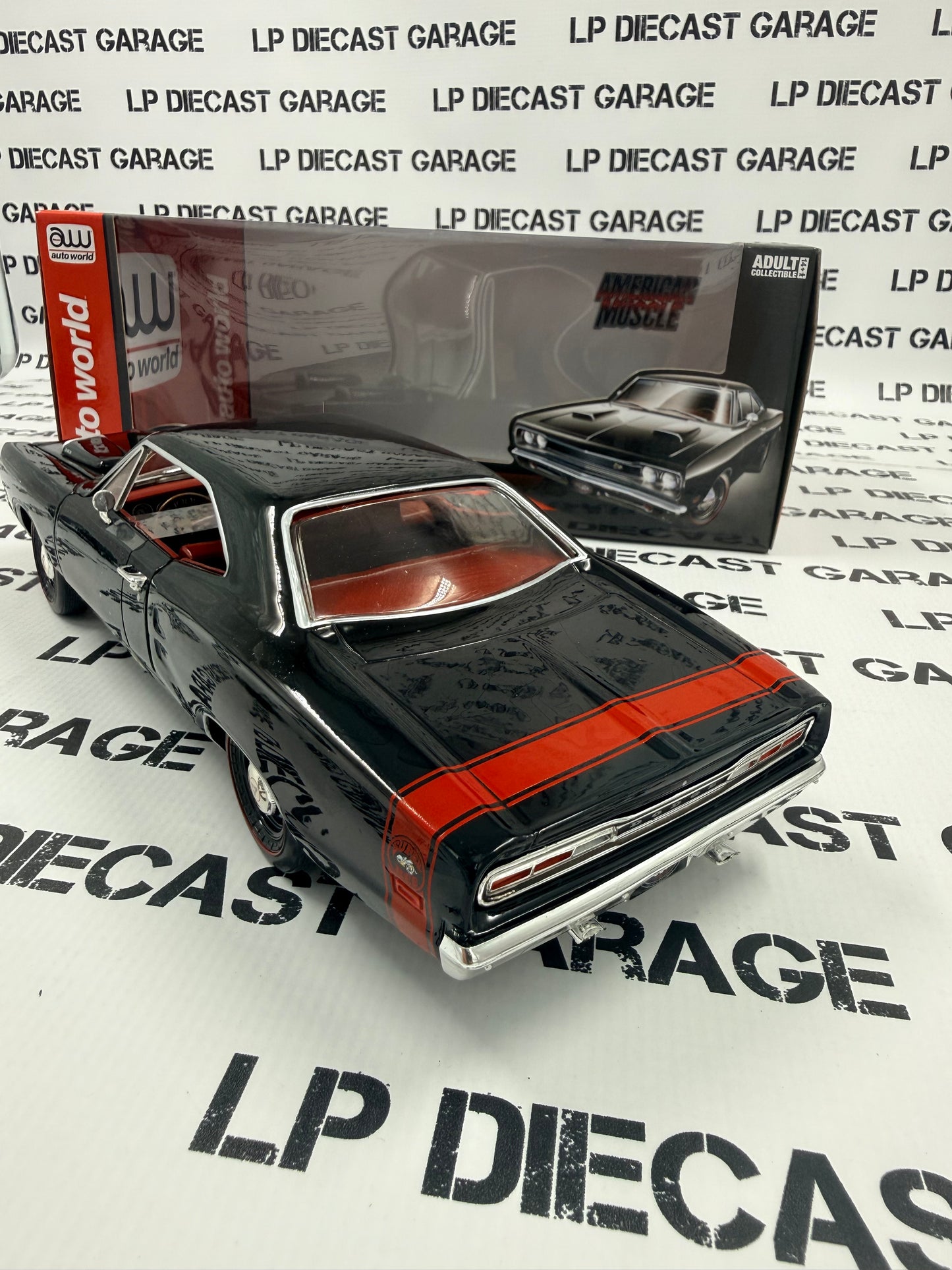 AUTO WORLD 1969 Dodge Coronet Super Bee Black 1:18 Diecast MCACN