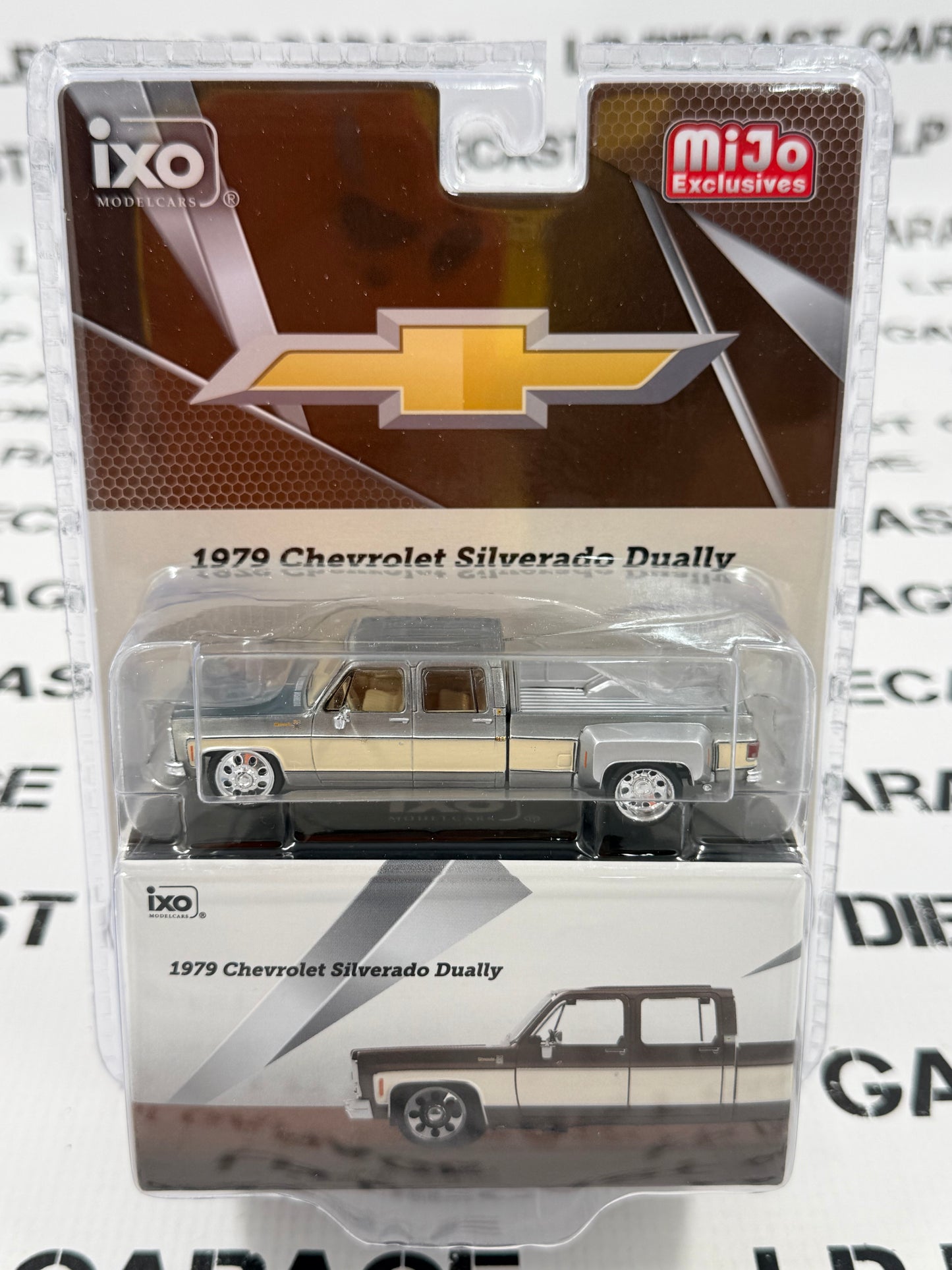 RAW CHASE IXO Models 1979 Chevrolet Silverado Dually Brown Tan 1:64 Diecast MiJo