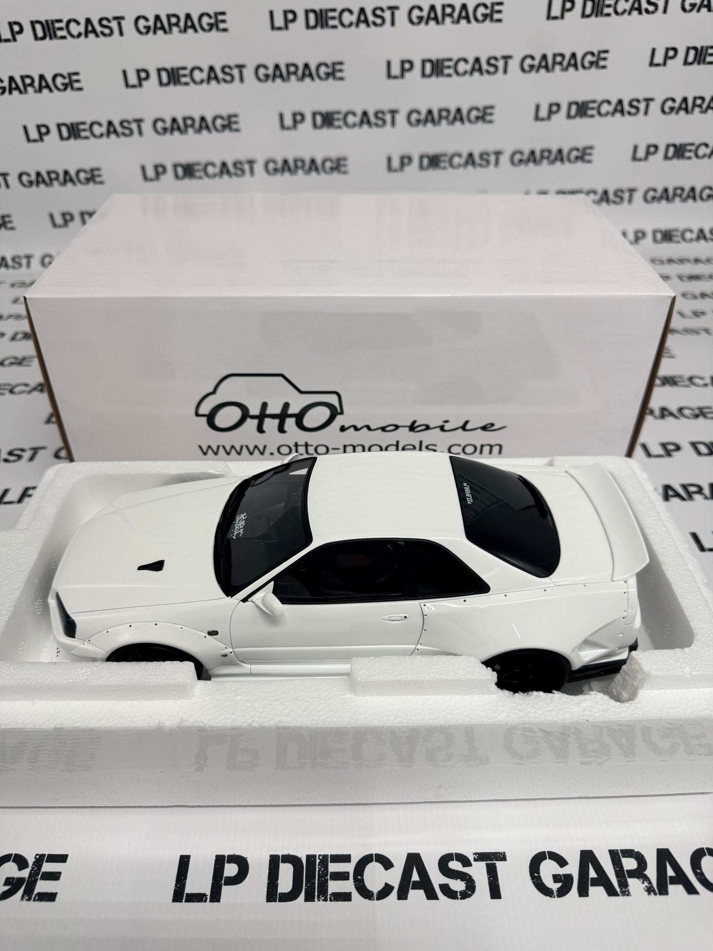 OTTO MOBILE Nissan Skyline GT-R R34 KRC 1:18 Scale Resin Model OT1135