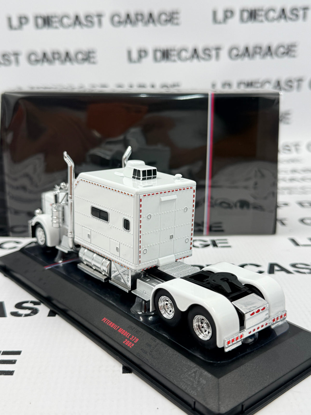 IXO Models Peterbilt 379 Sleeper Cab White 1:64 Diecast Semi Truck