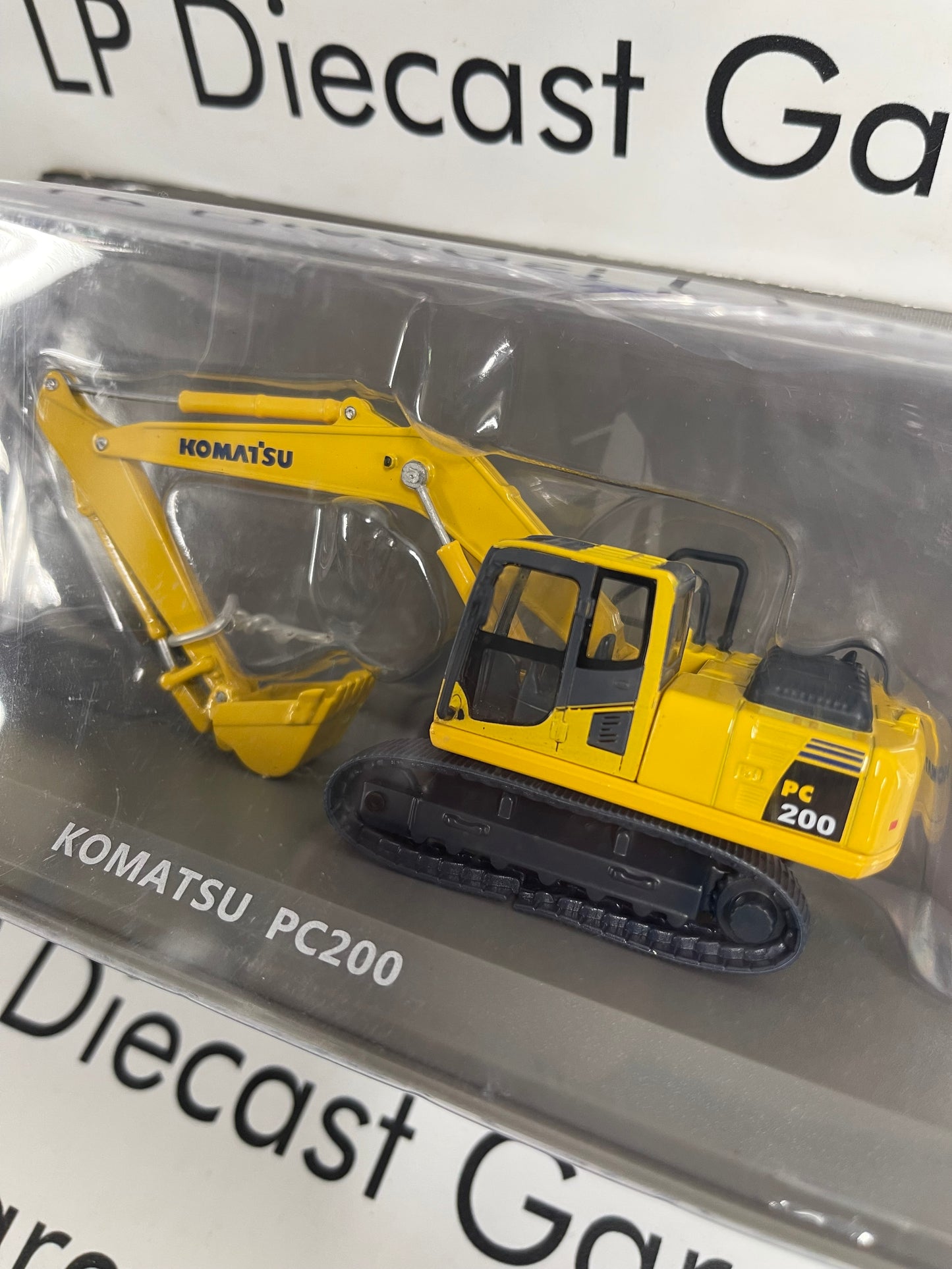 EDICOLA Komatsu PC200 Excavator Yellow 1:72 Diecast Model