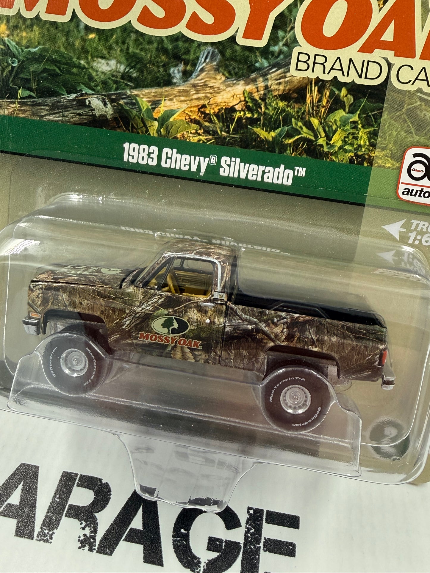 AUTO WORLD 1983 Chevy Silverado Mossy Oak Camo 1:64 Diecast Big Country